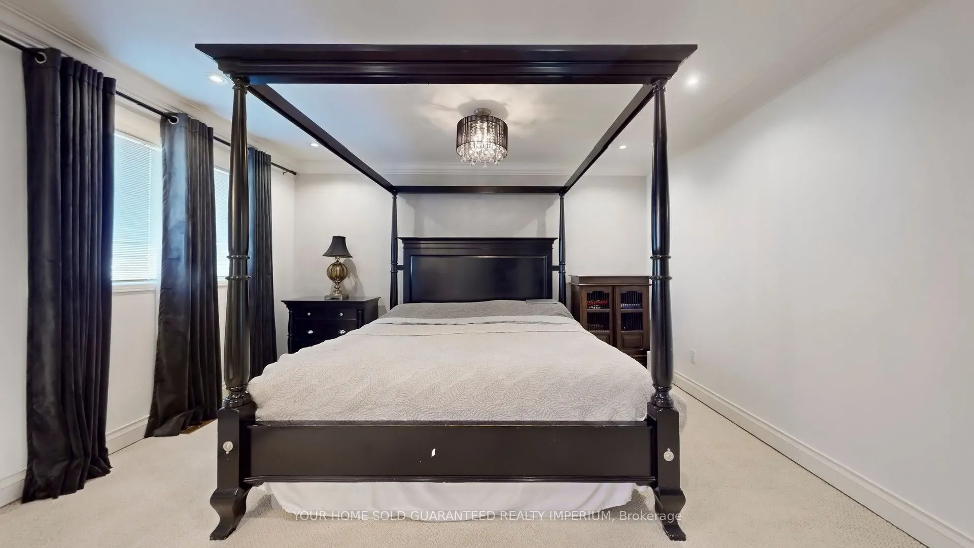 124 Thicket Crescent