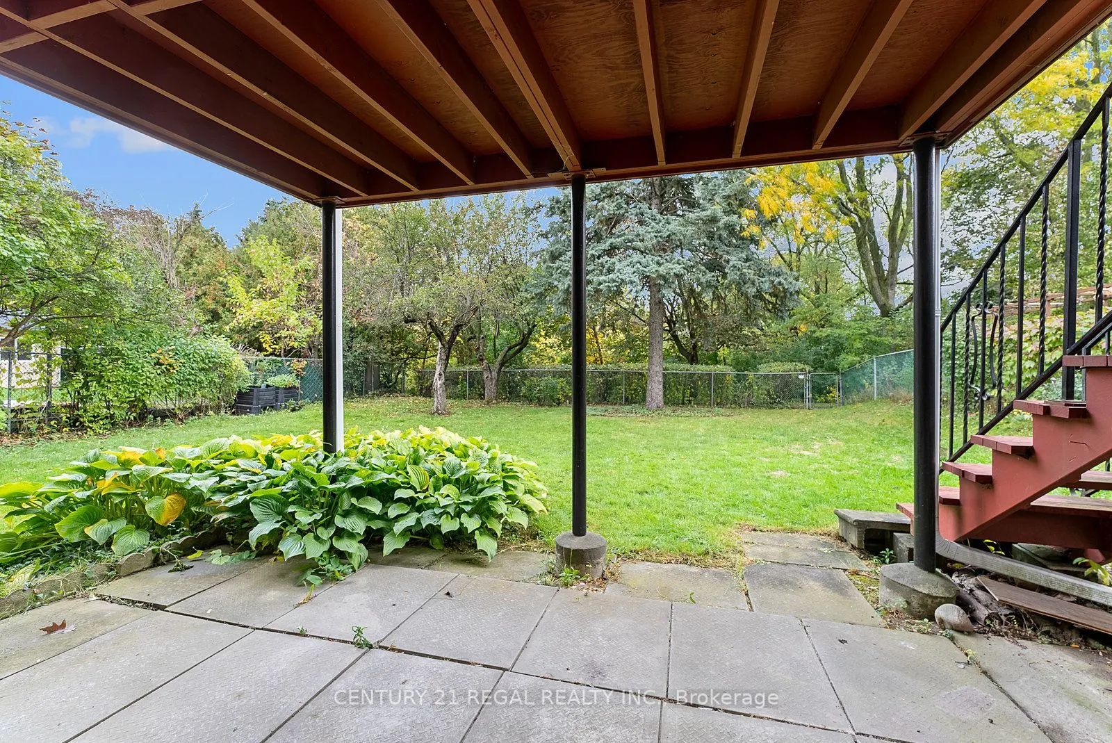 25 Briarscross Boulevard