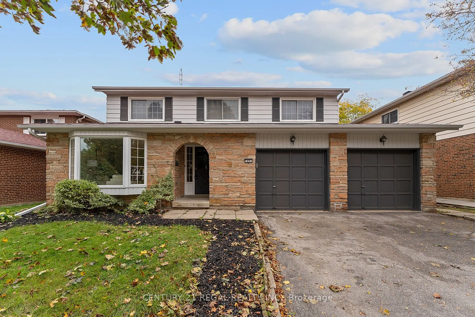 25 Briarscross Boulevard