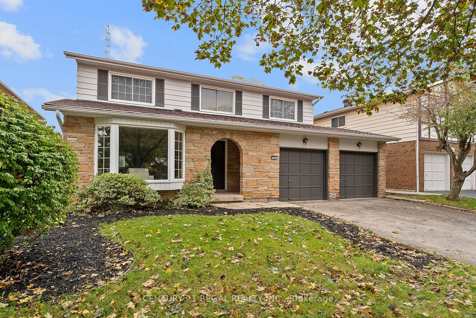 25 Briarscross Boulevard