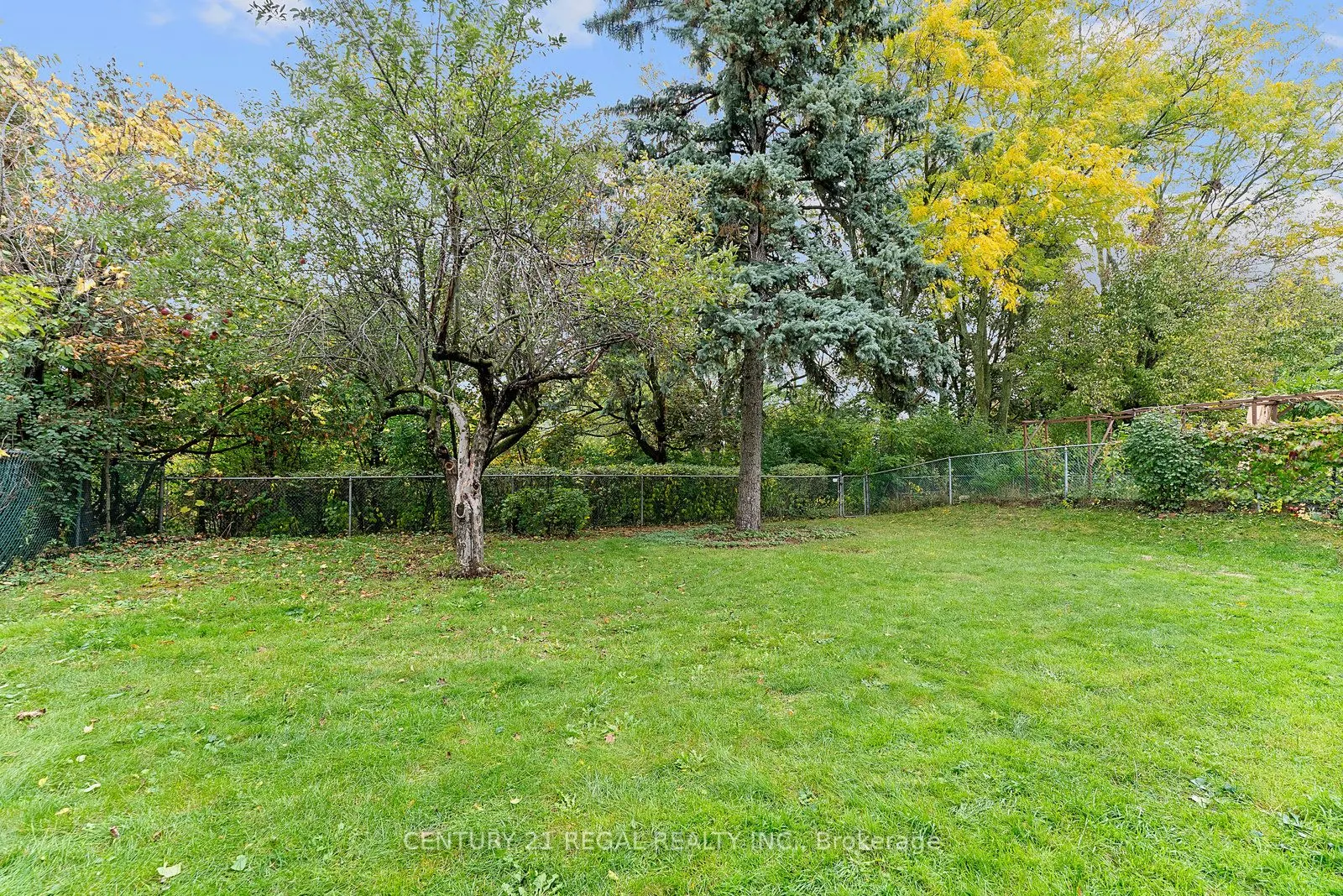 25 Briarscross Boulevard