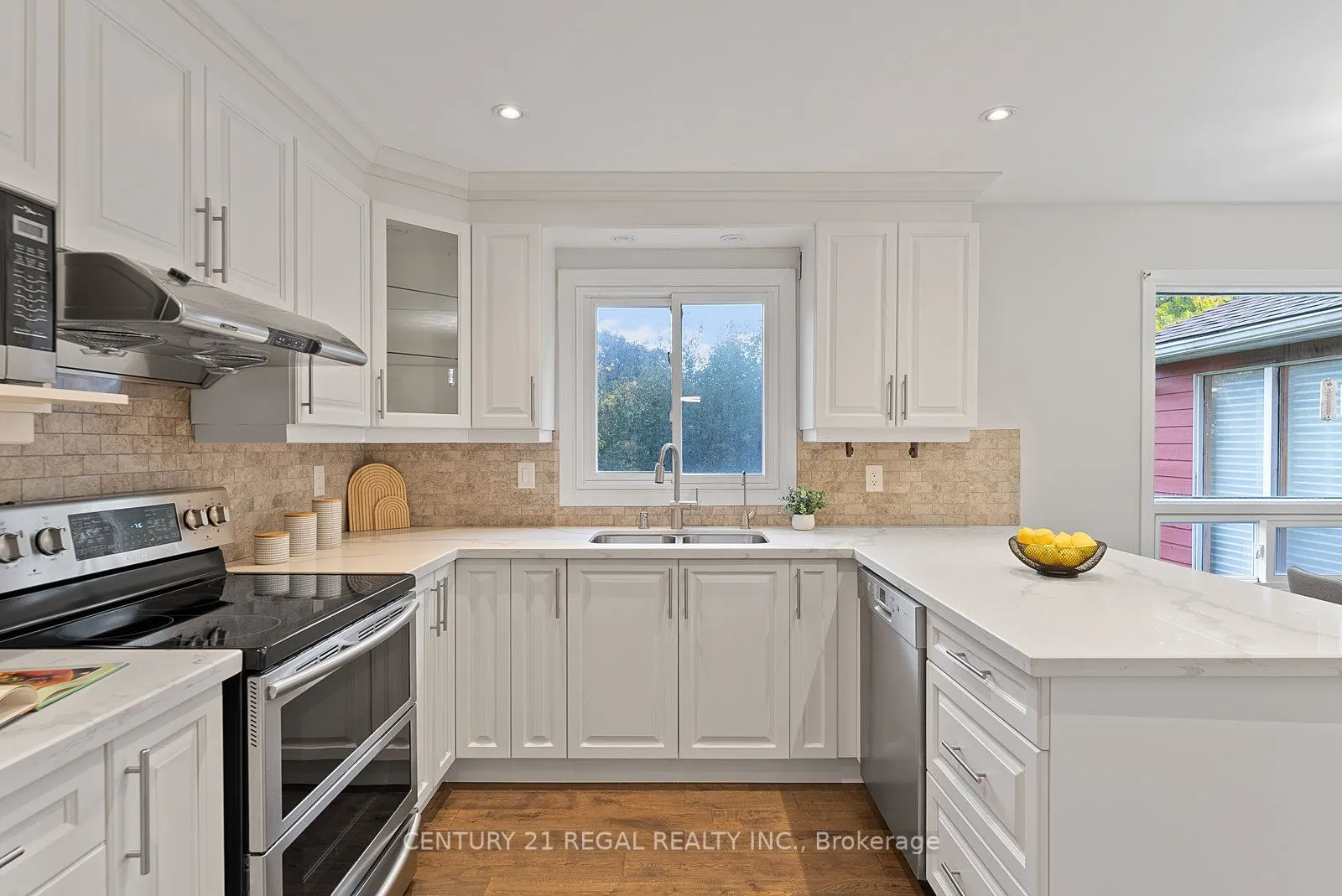 25 Briarscross Boulevard