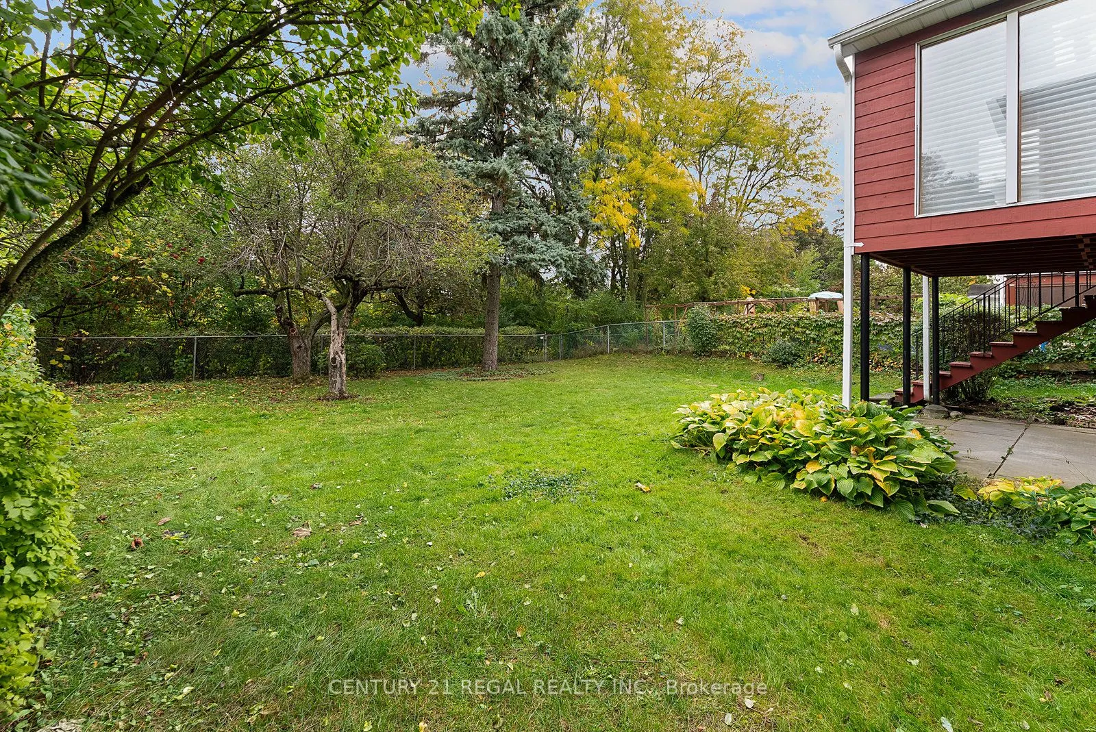 25 Briarscross Boulevard