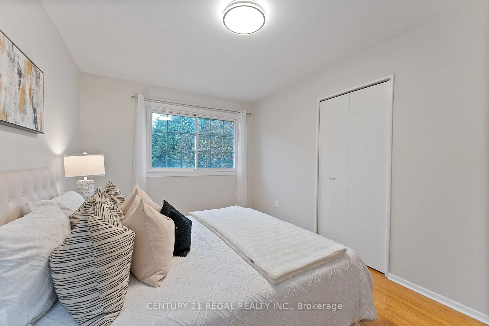 25 Briarscross Boulevard