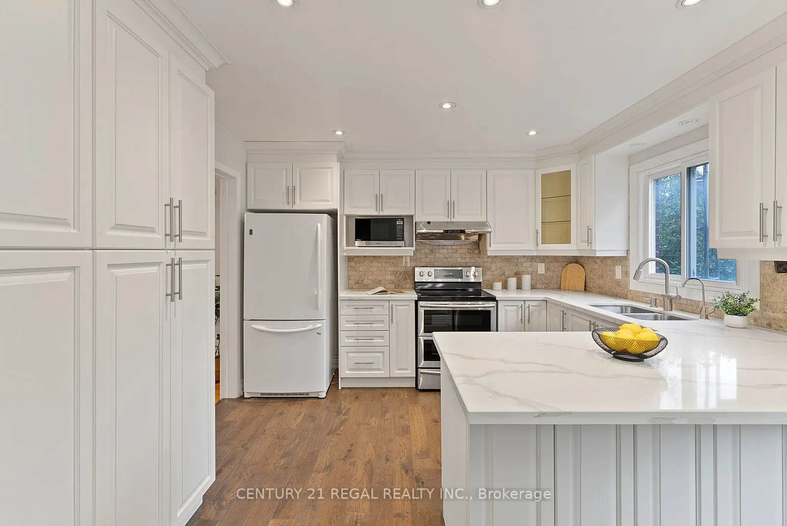 25 Briarscross Boulevard