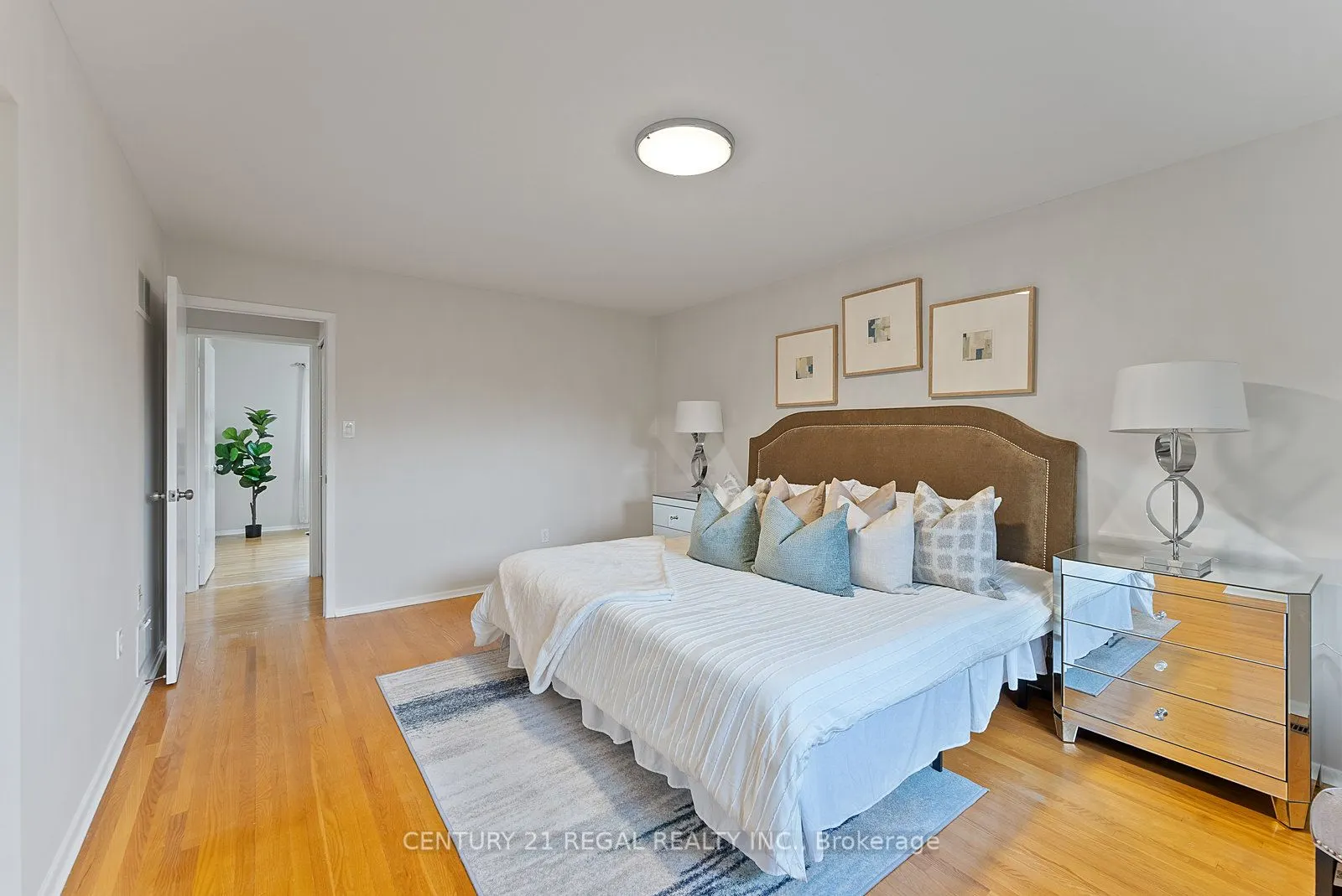 25 Briarscross Boulevard