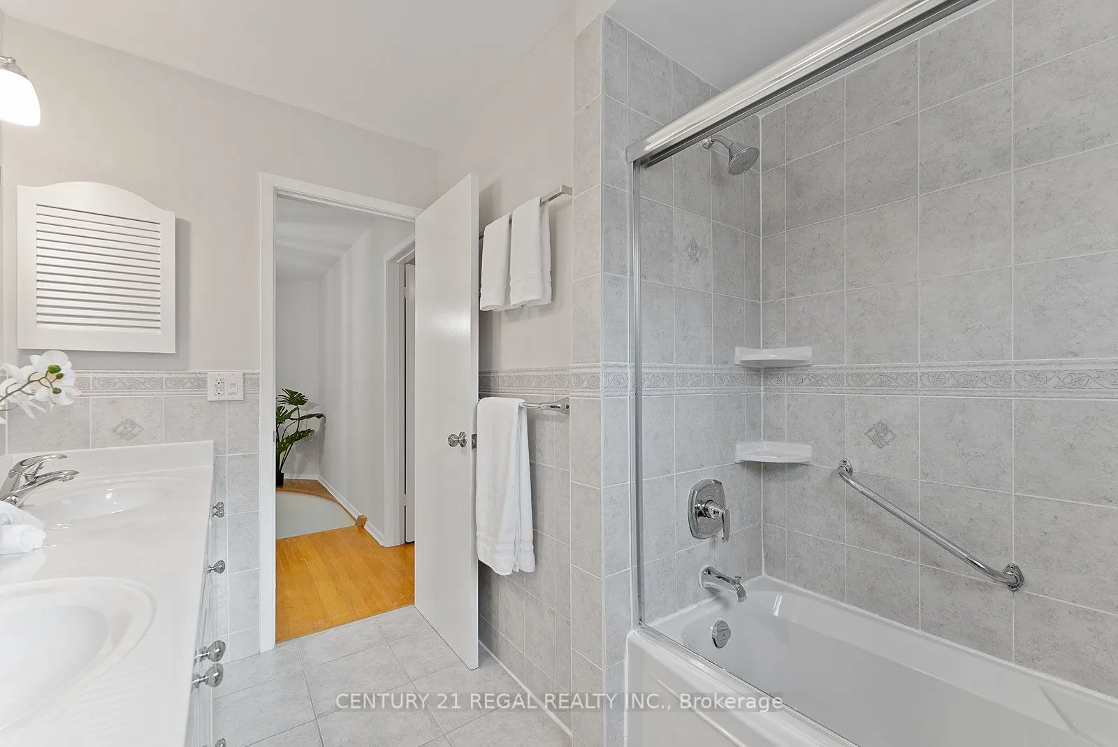 25 Briarscross Boulevard