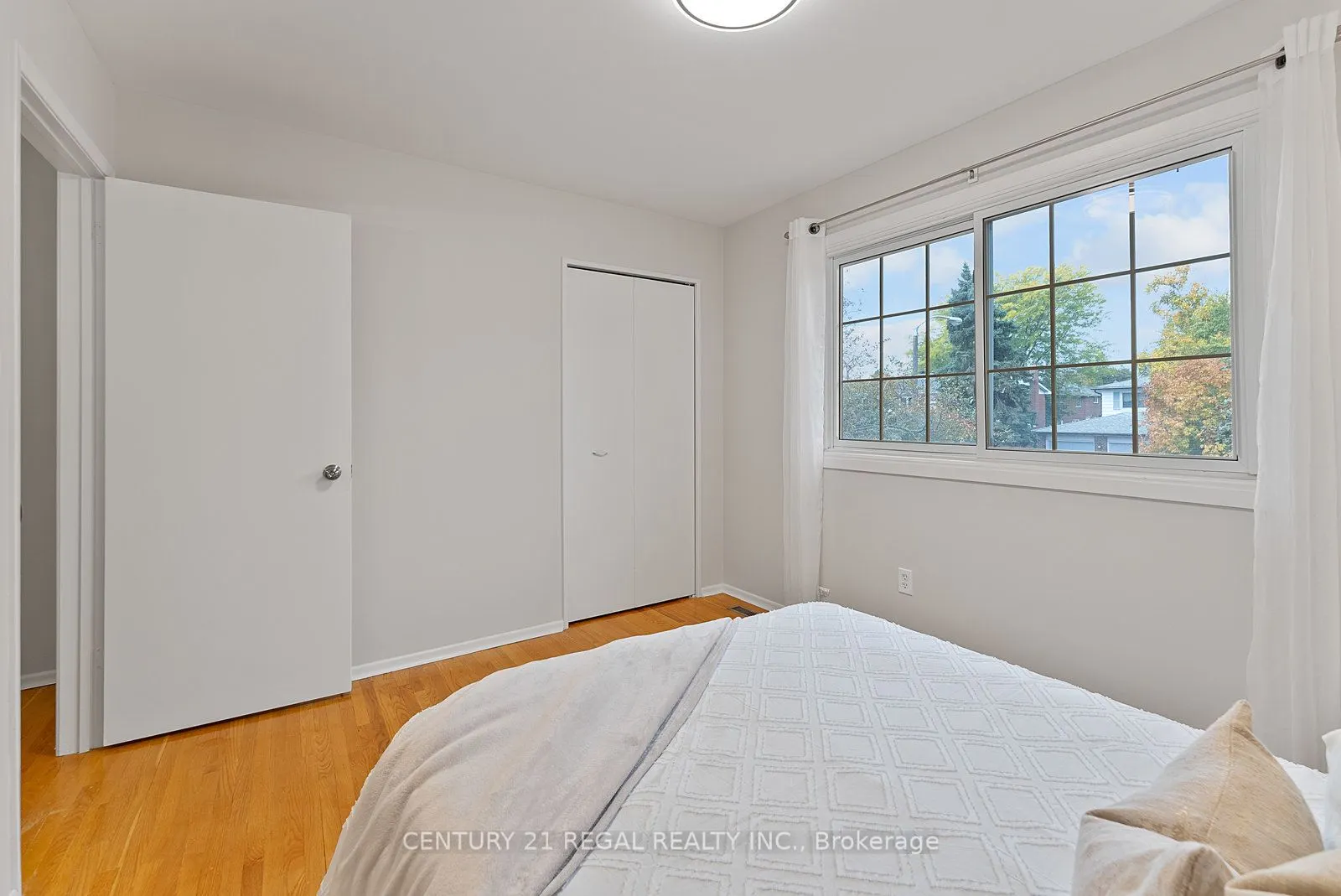 25 Briarscross Boulevard