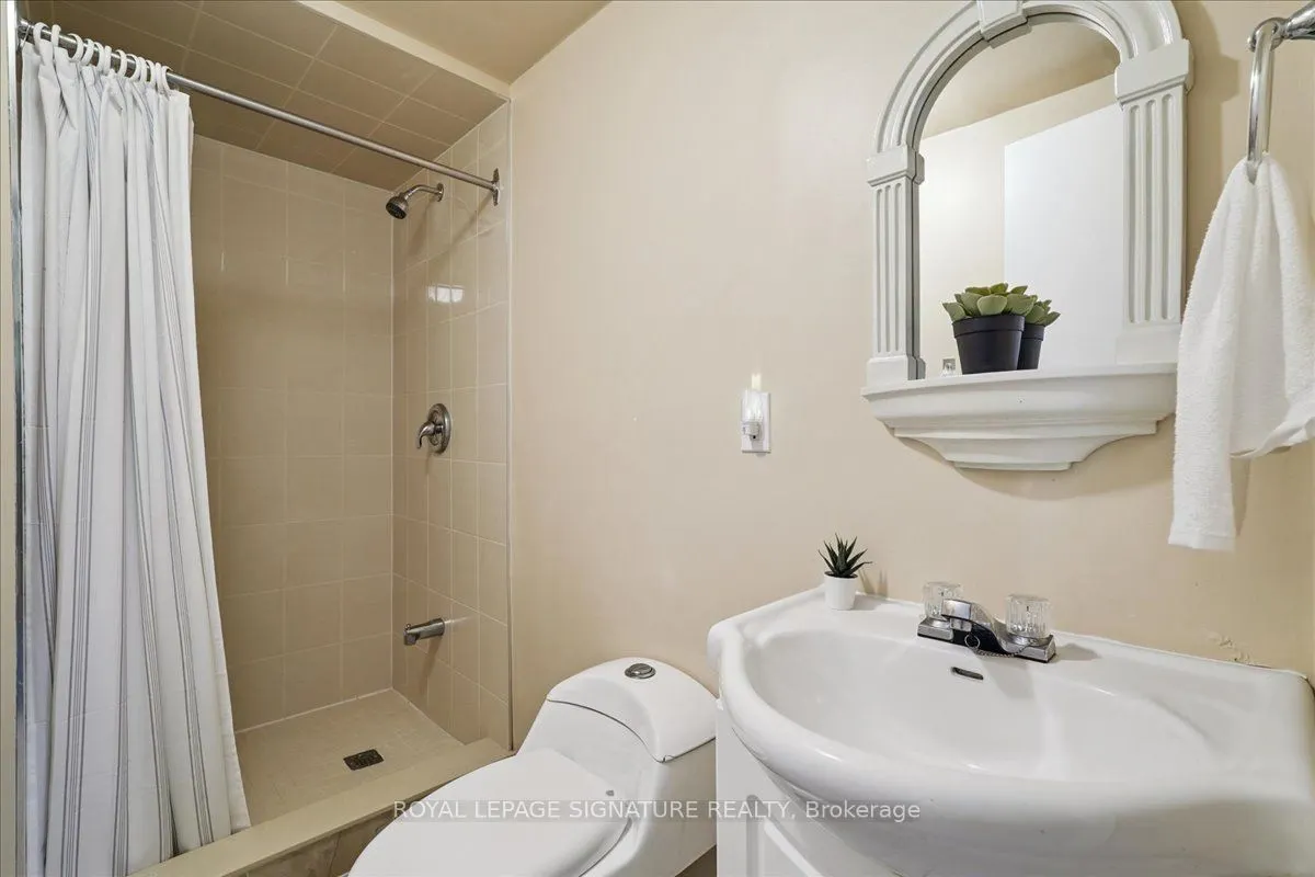 1131 Sandhurst Circle, #52