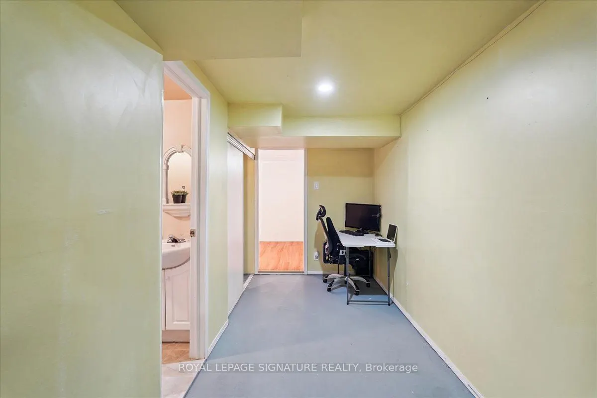 1131 Sandhurst Circle, #52