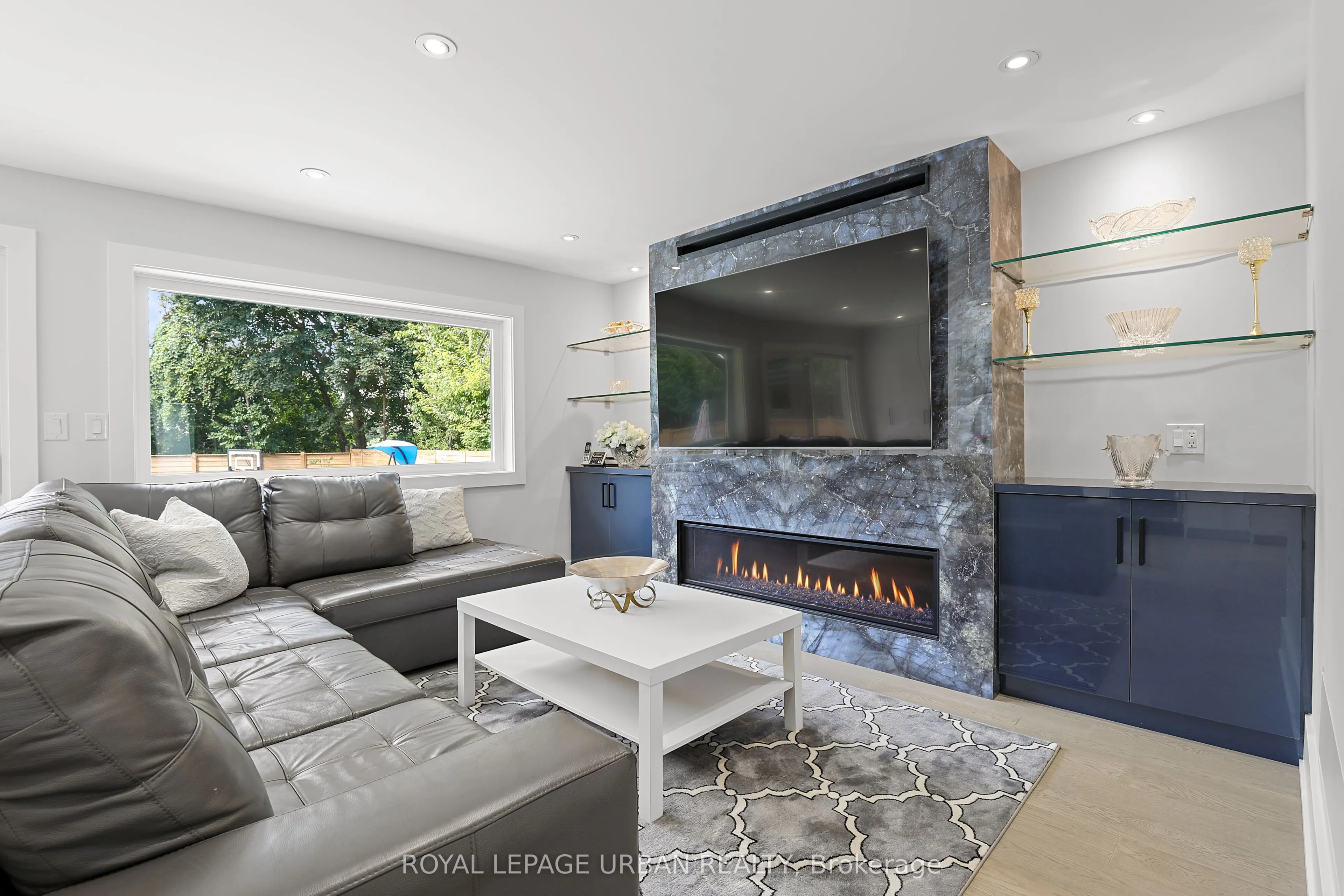 182 Parkview Hill Crescent