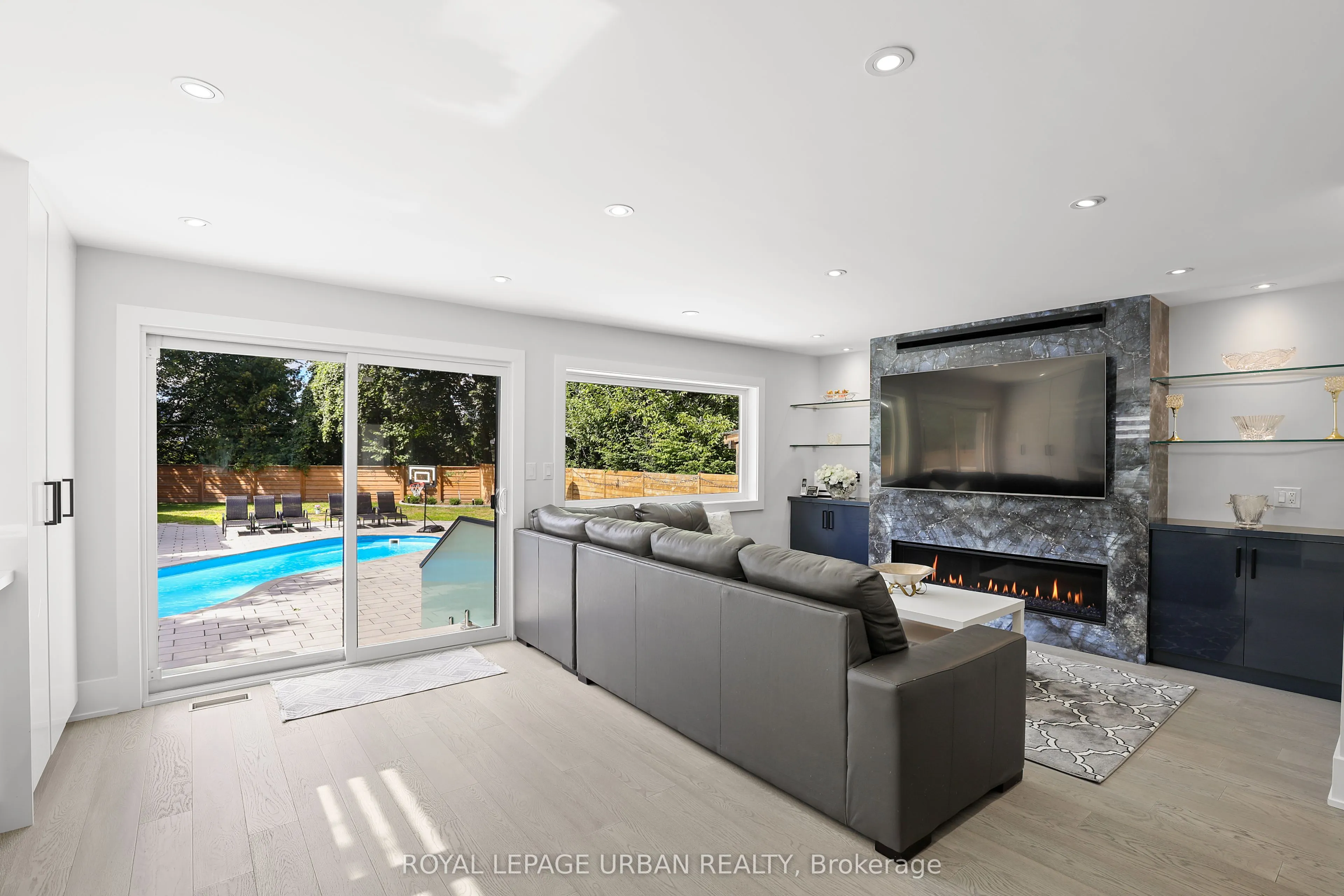 182 Parkview Hill Crescent