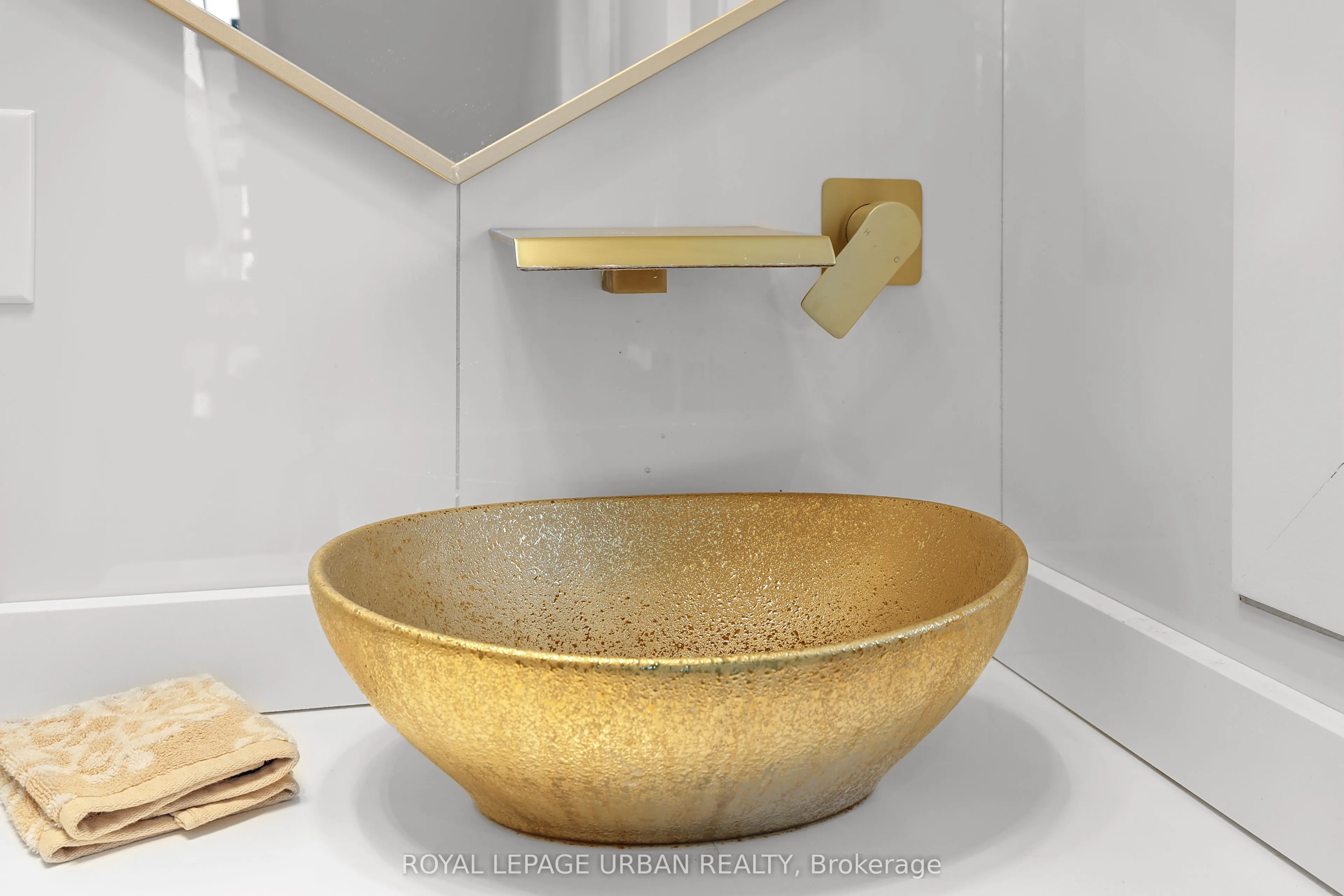 182 Parkview Hill Crescent