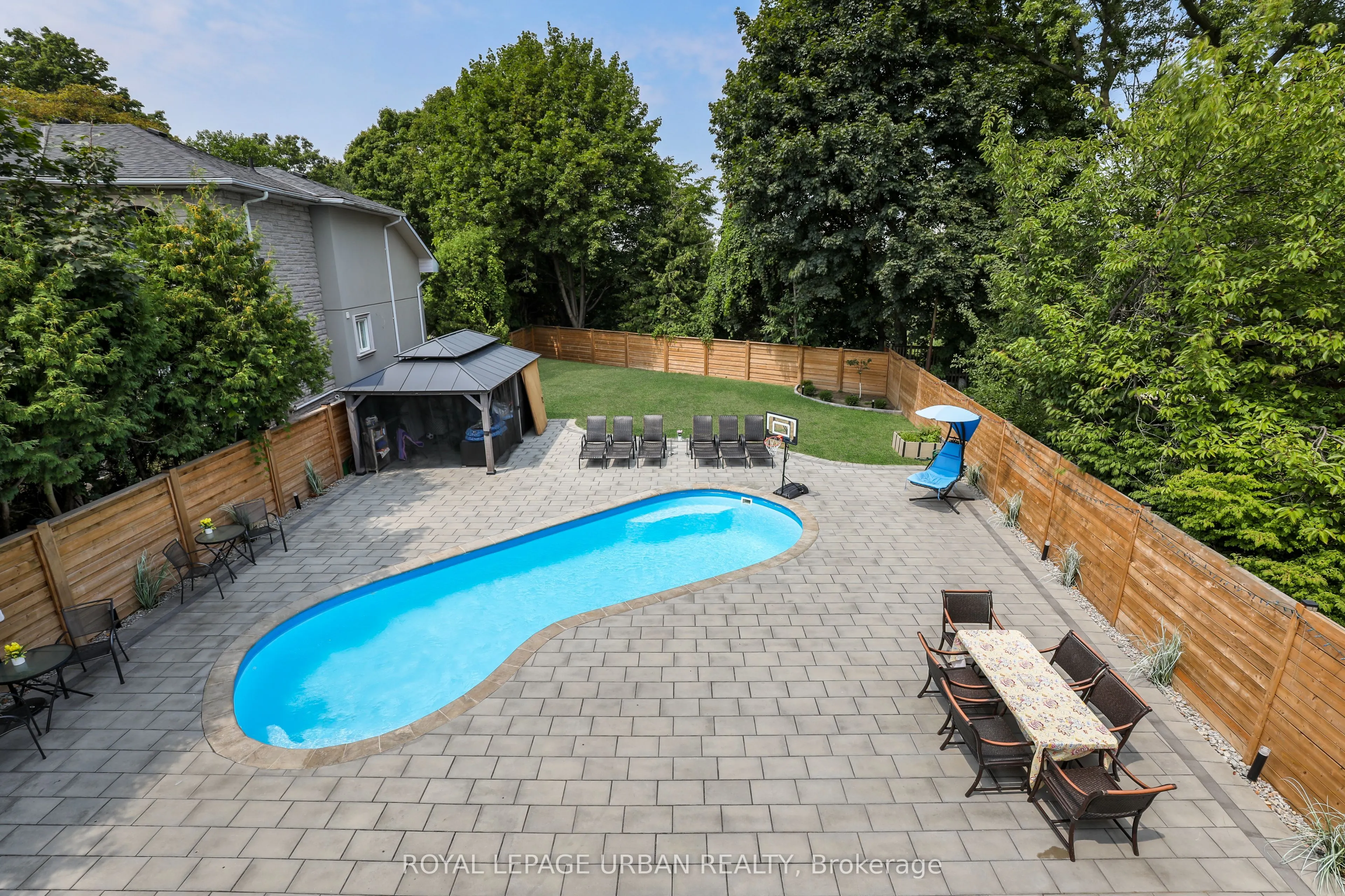 182 Parkview Hill Crescent