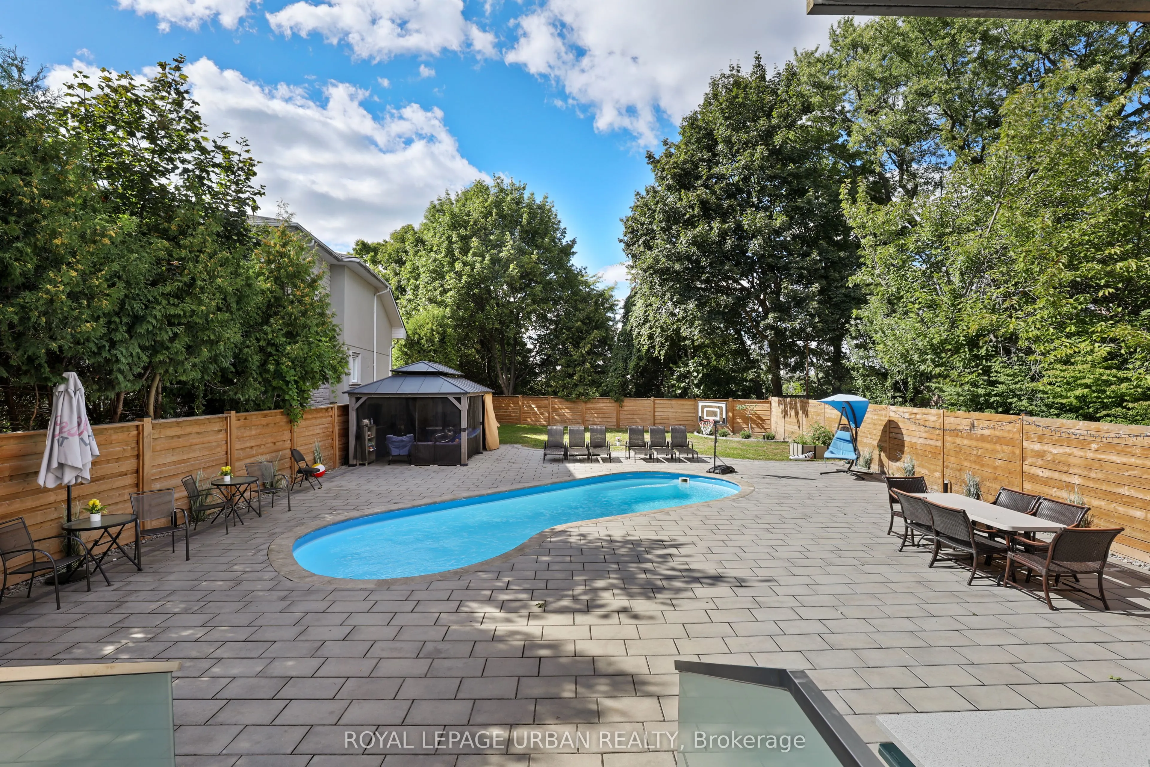 182 Parkview Hill Crescent