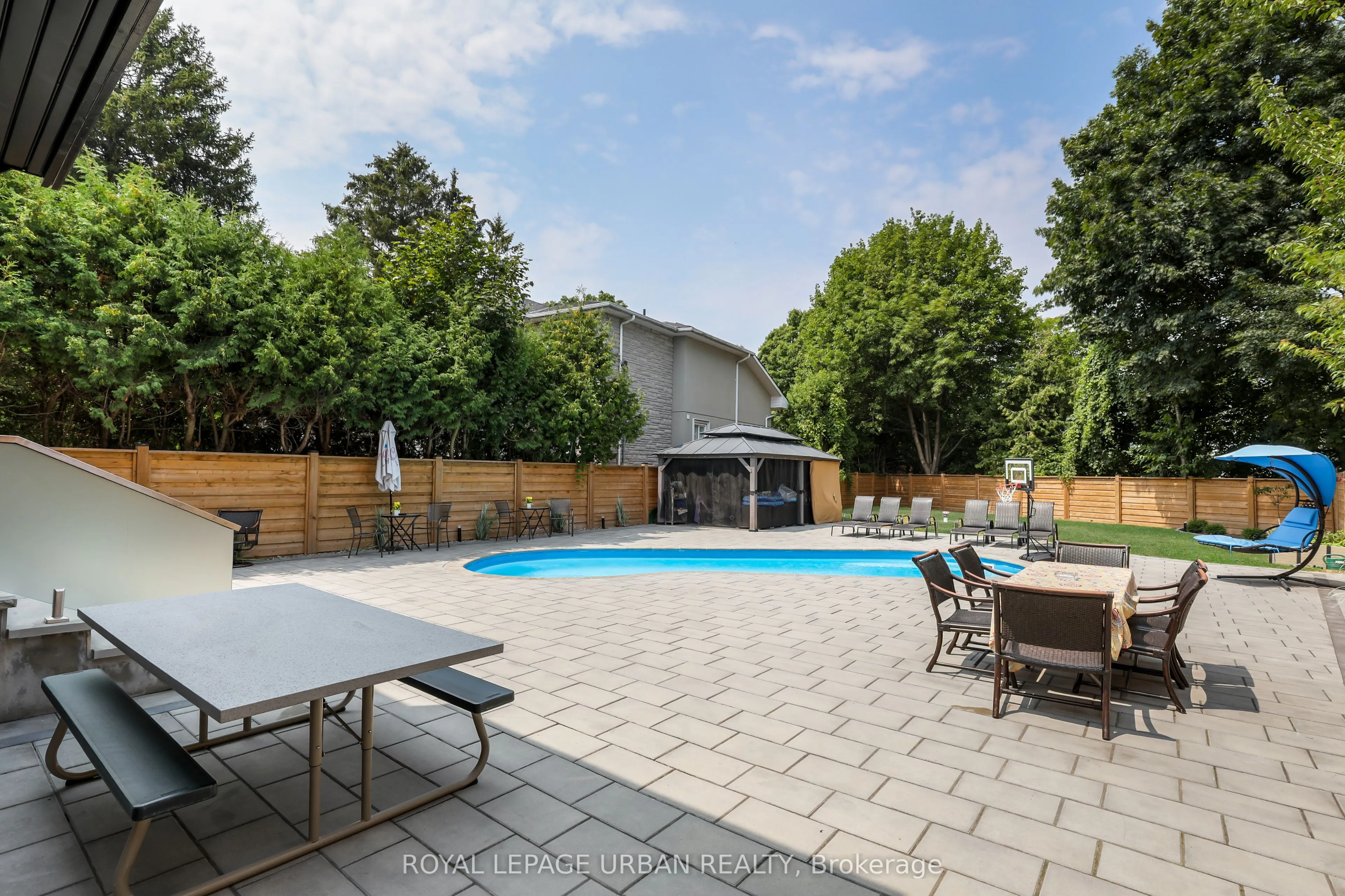 182 Parkview Hill Crescent