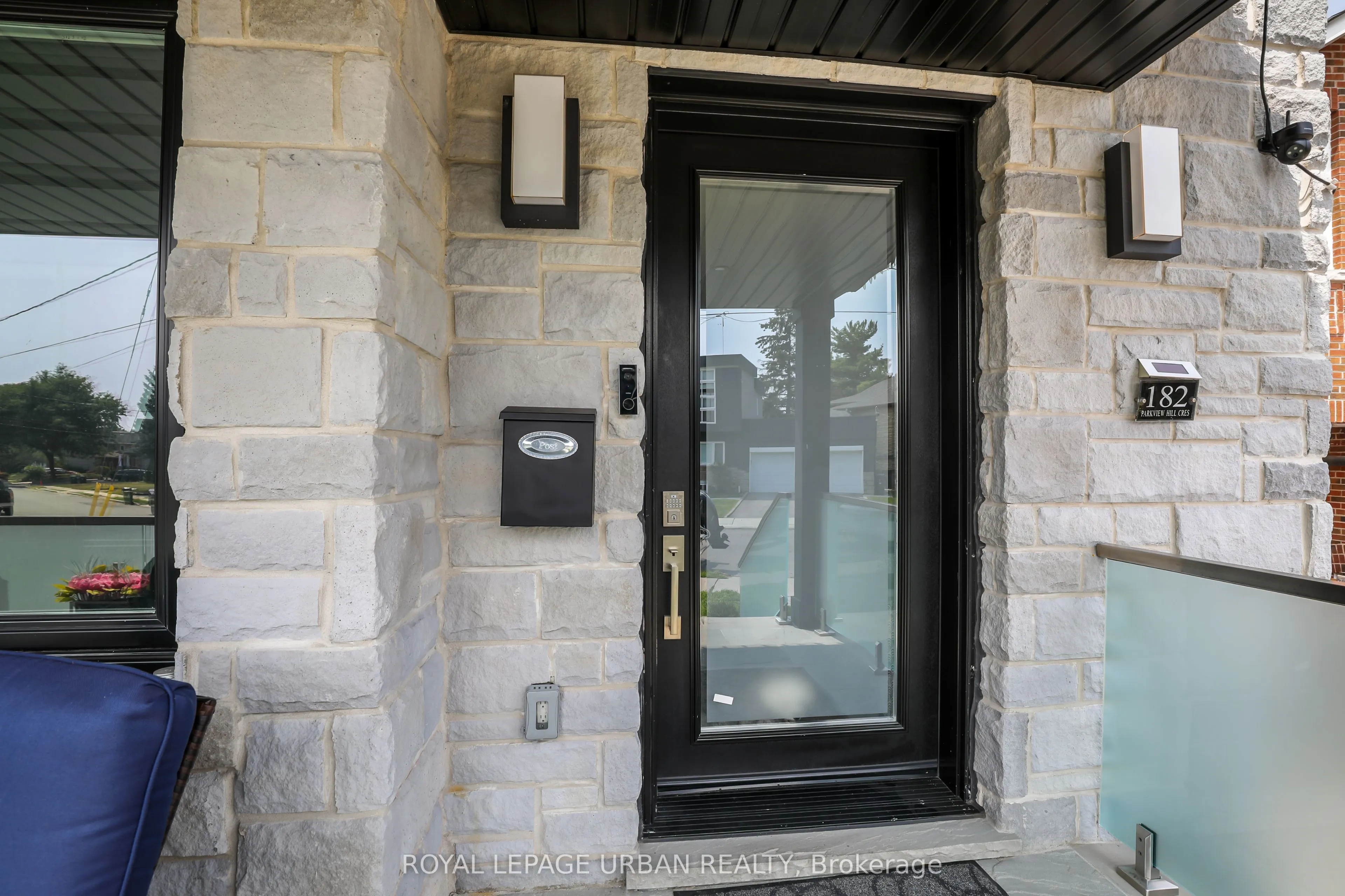 182 Parkview Hill Crescent