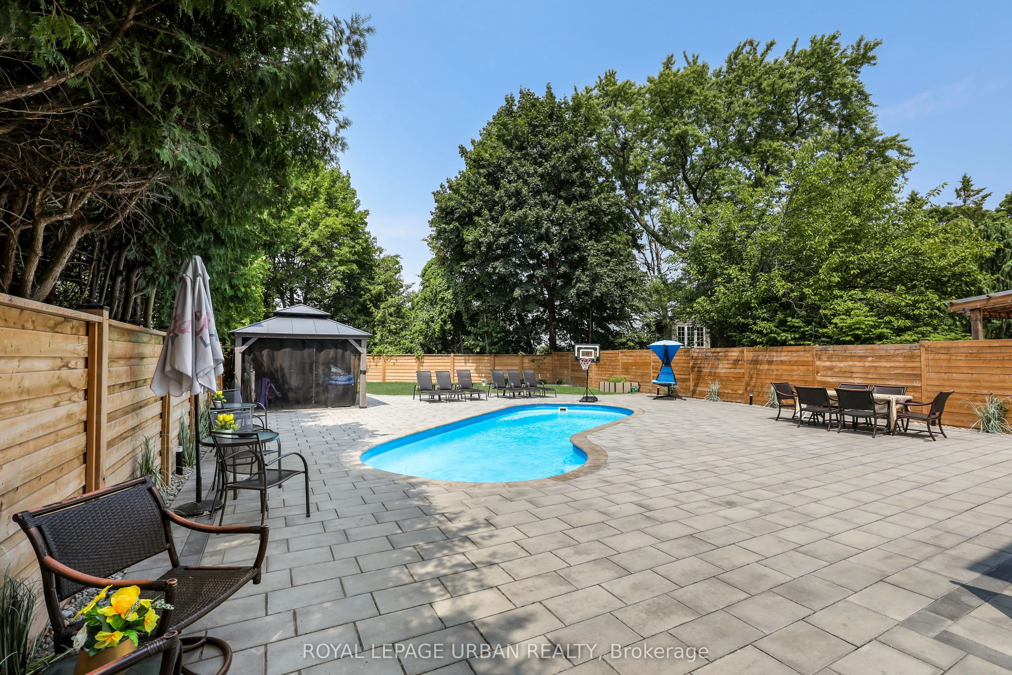 182 Parkview Hill Crescent