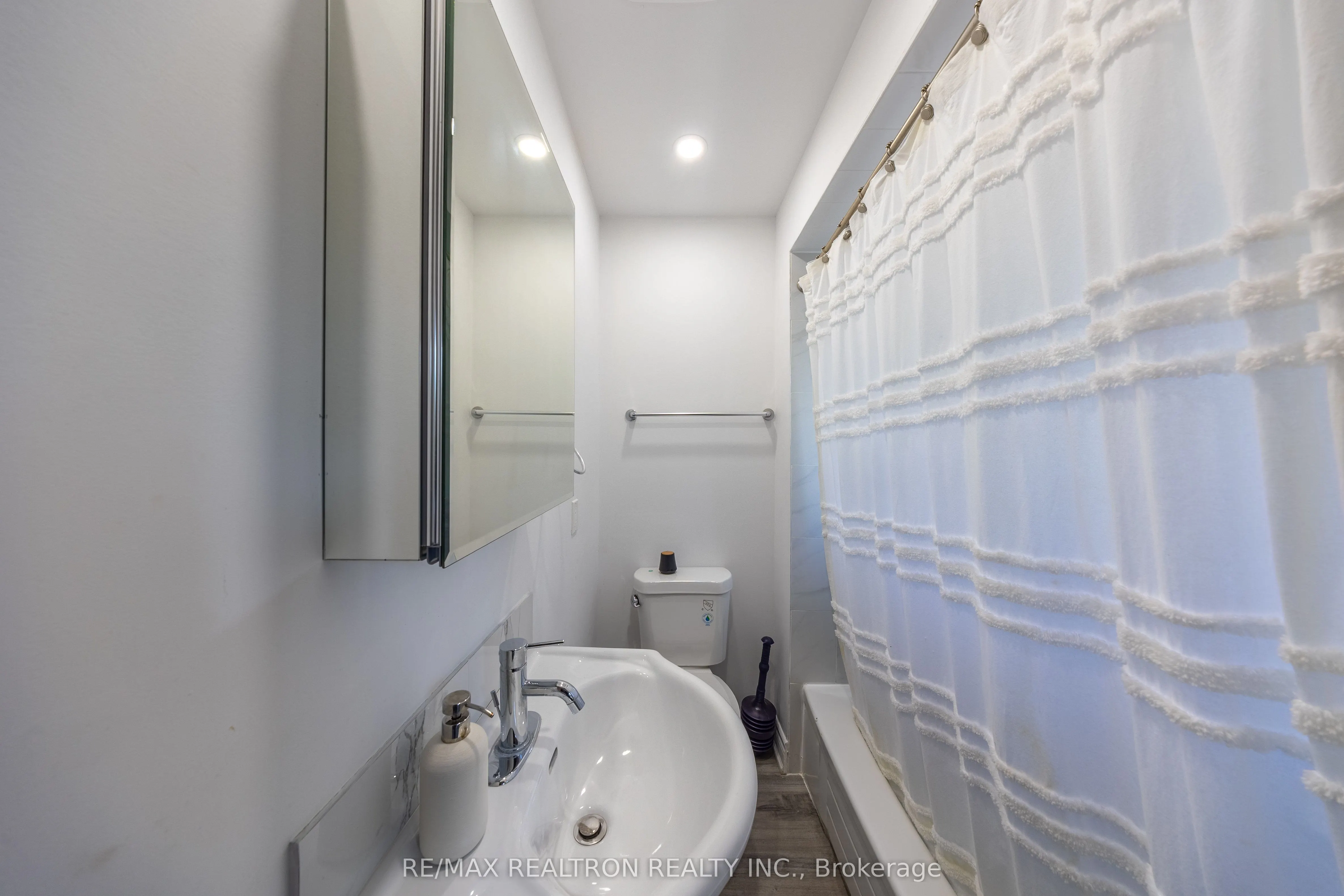 105 White Heather Boulevard, #Main