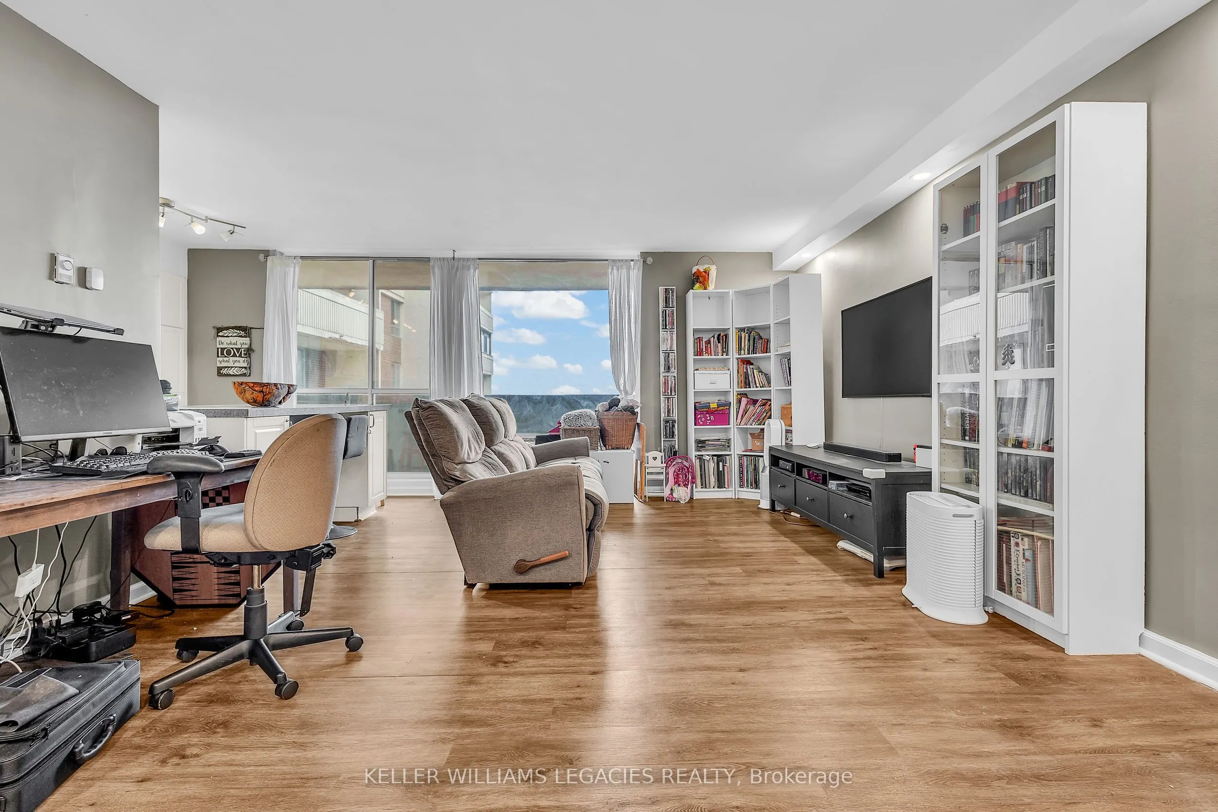 1 Massey Square, #2001