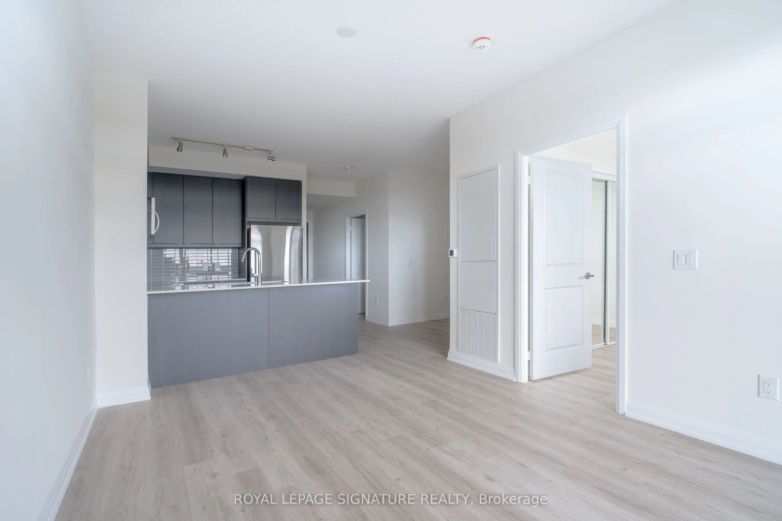 3260 Sheppard Avenue E, #2303