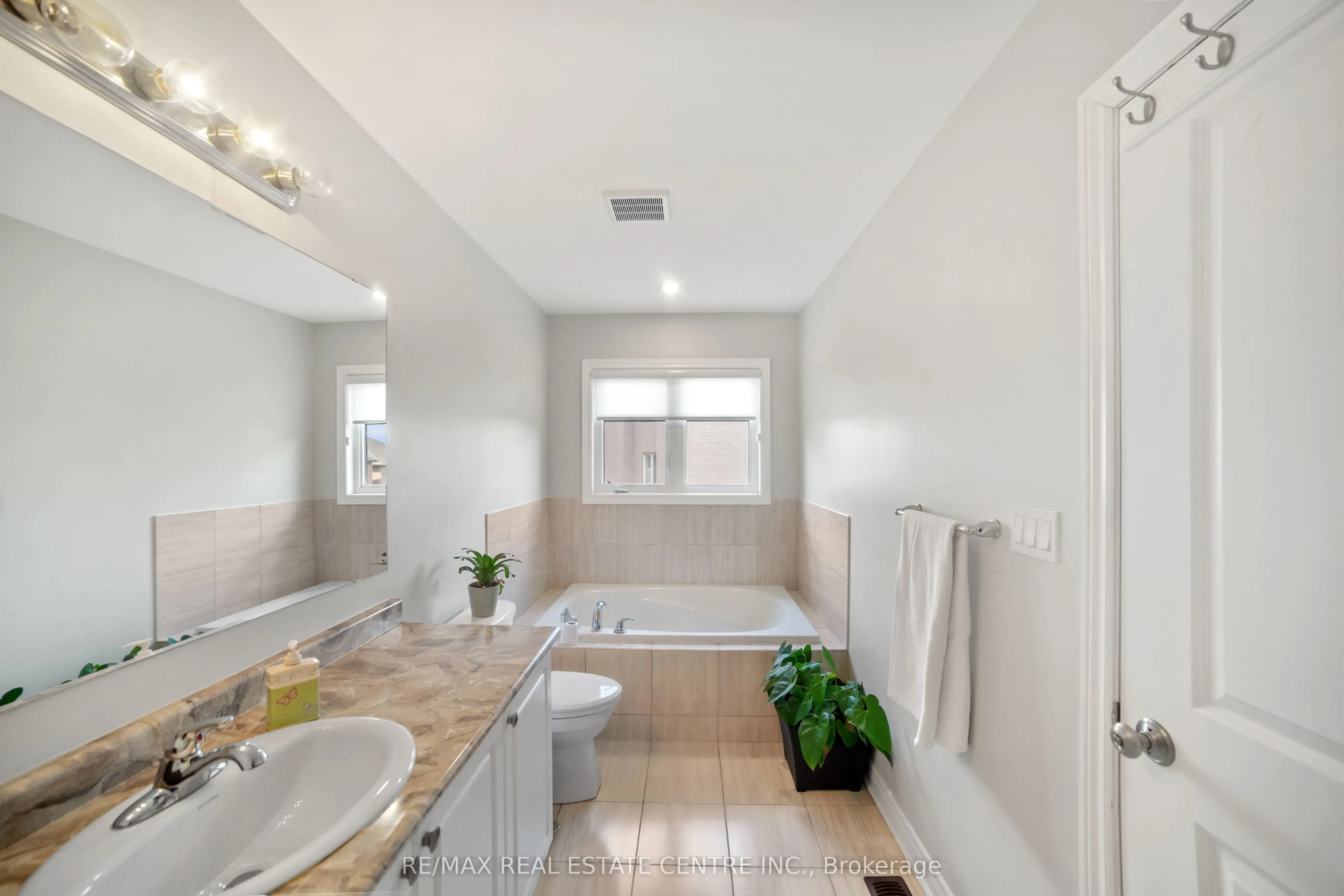 1106 Cactus Crescent