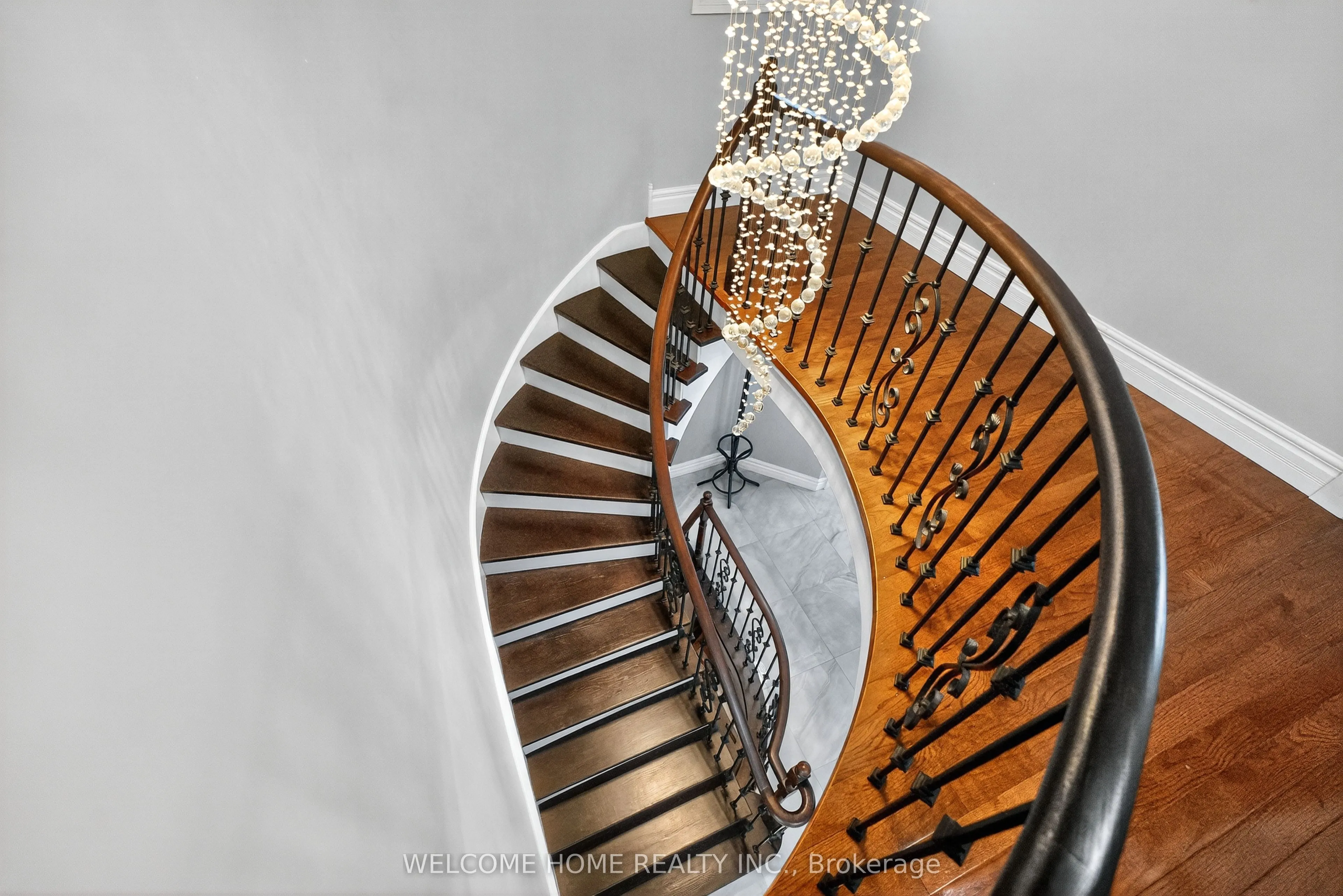 1037 Sandcliff Drive E