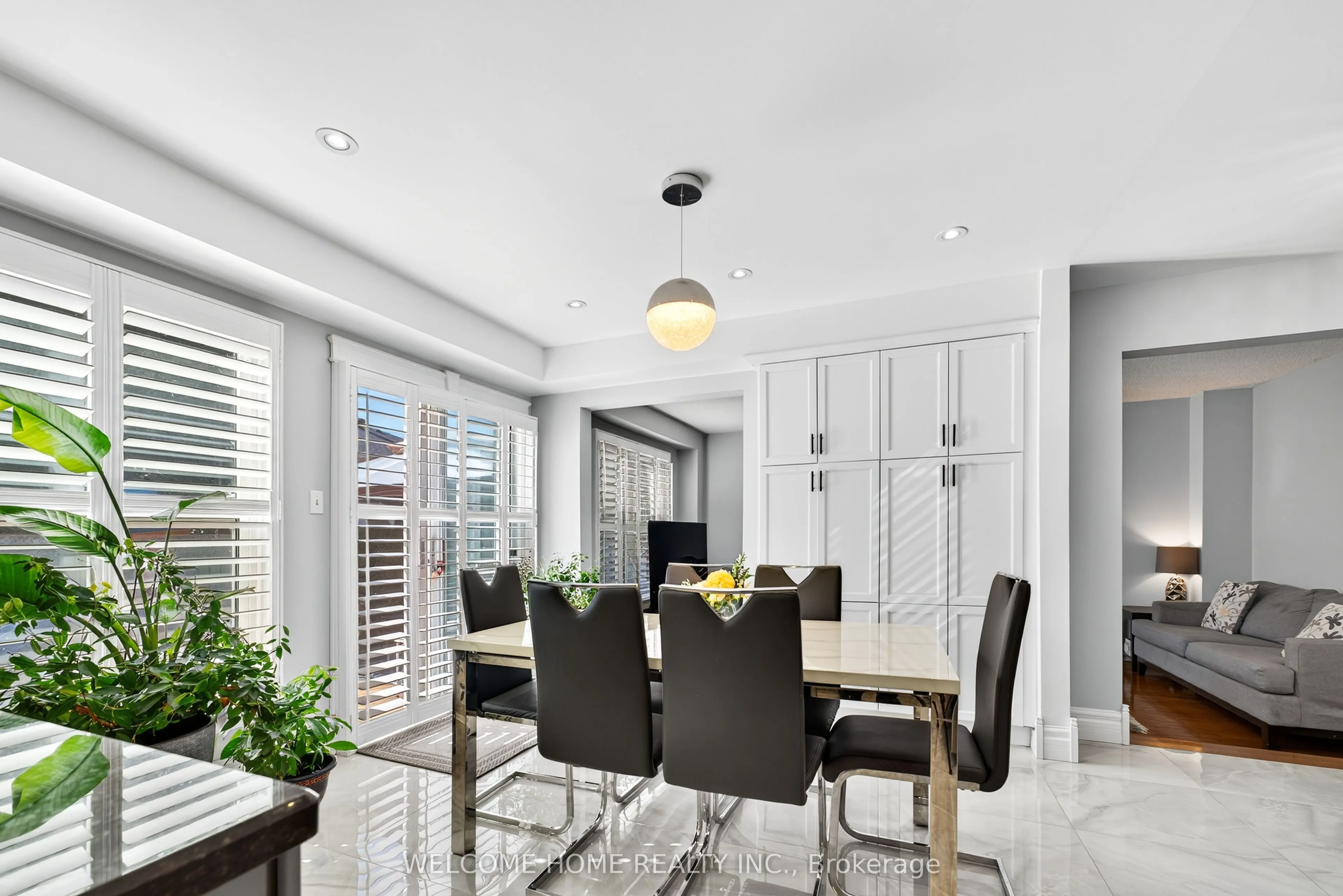 1037 Sandcliff Drive E