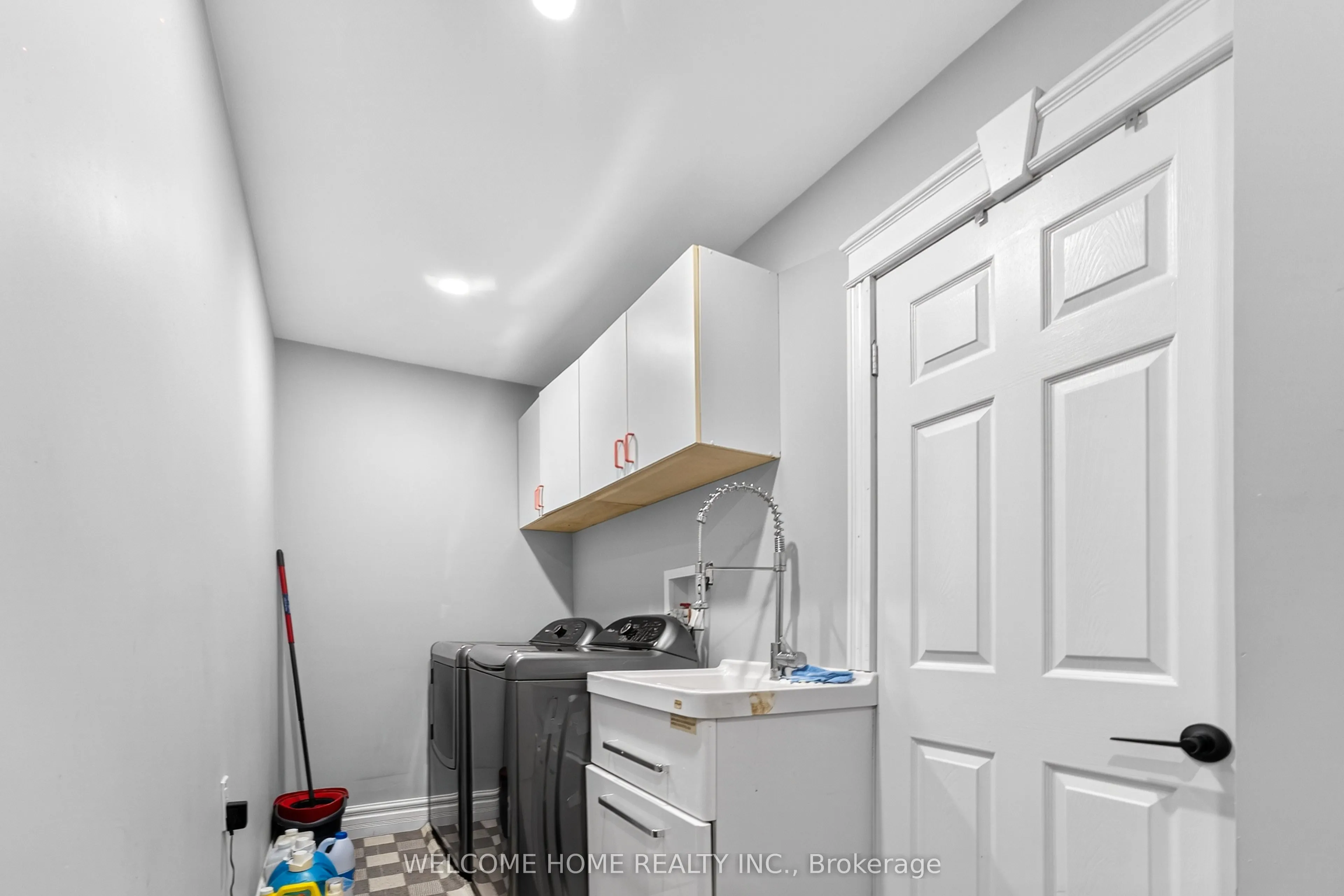 1037 Sandcliff Drive E