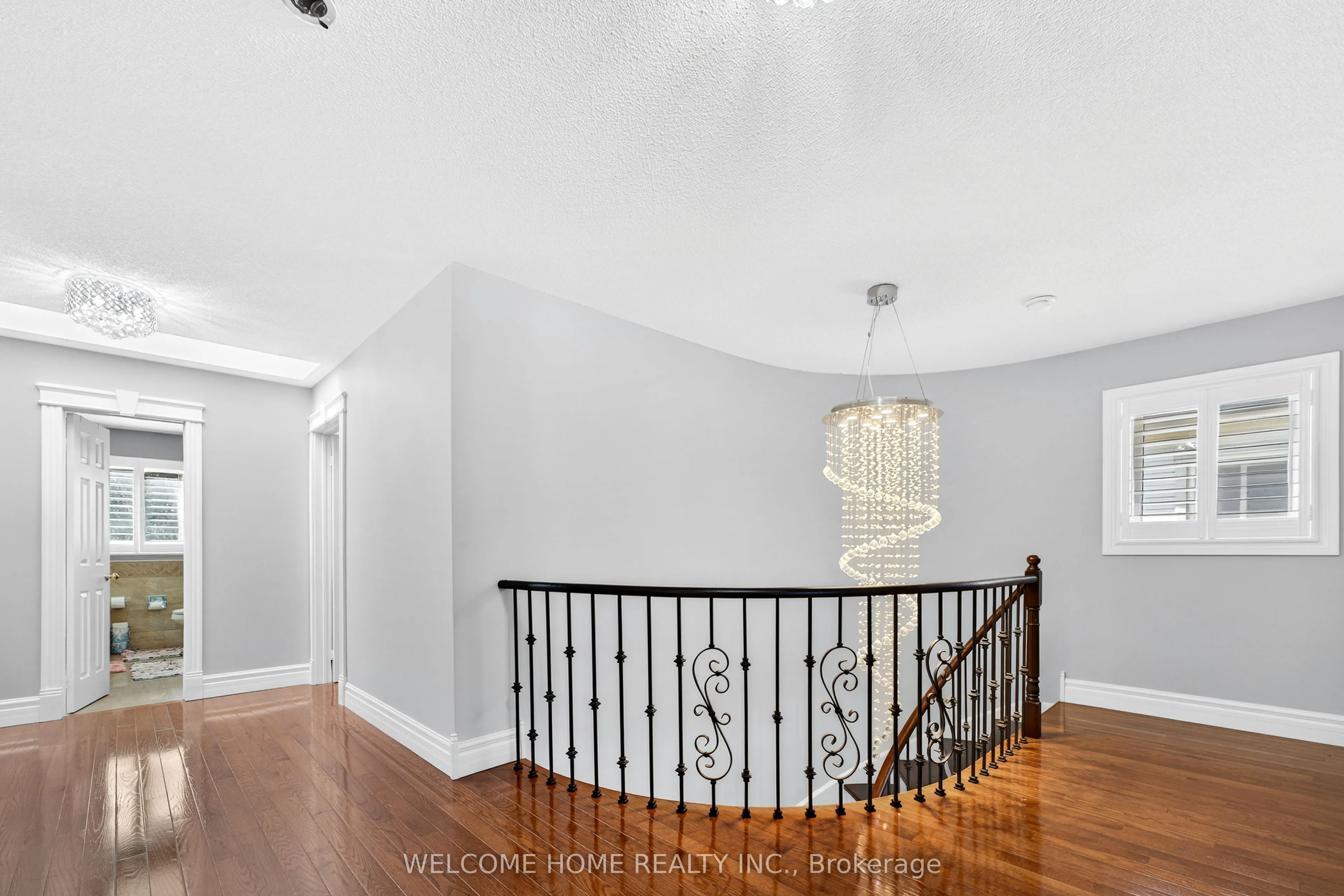 1037 Sandcliff Drive E