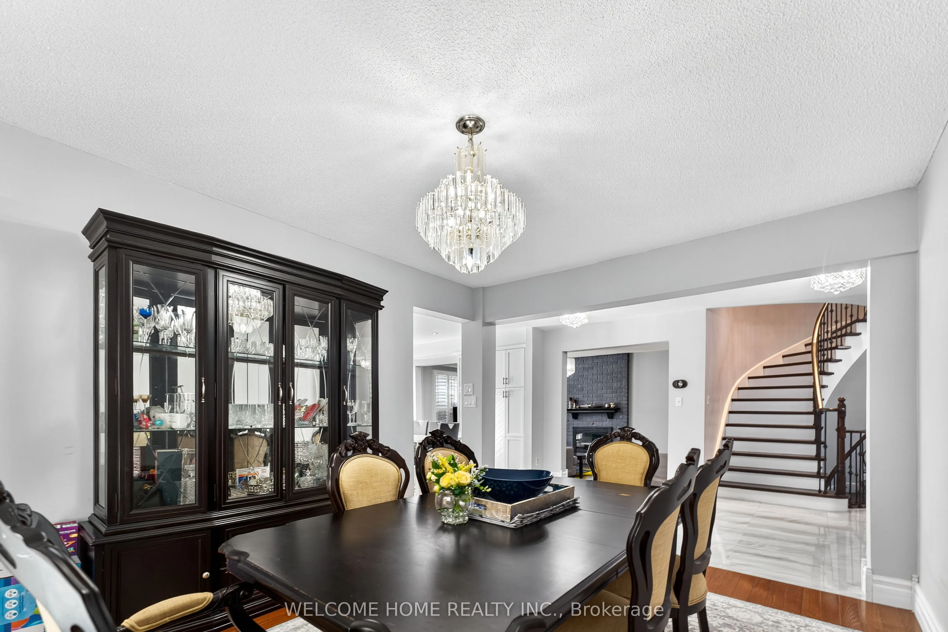 1037 Sandcliff Drive E