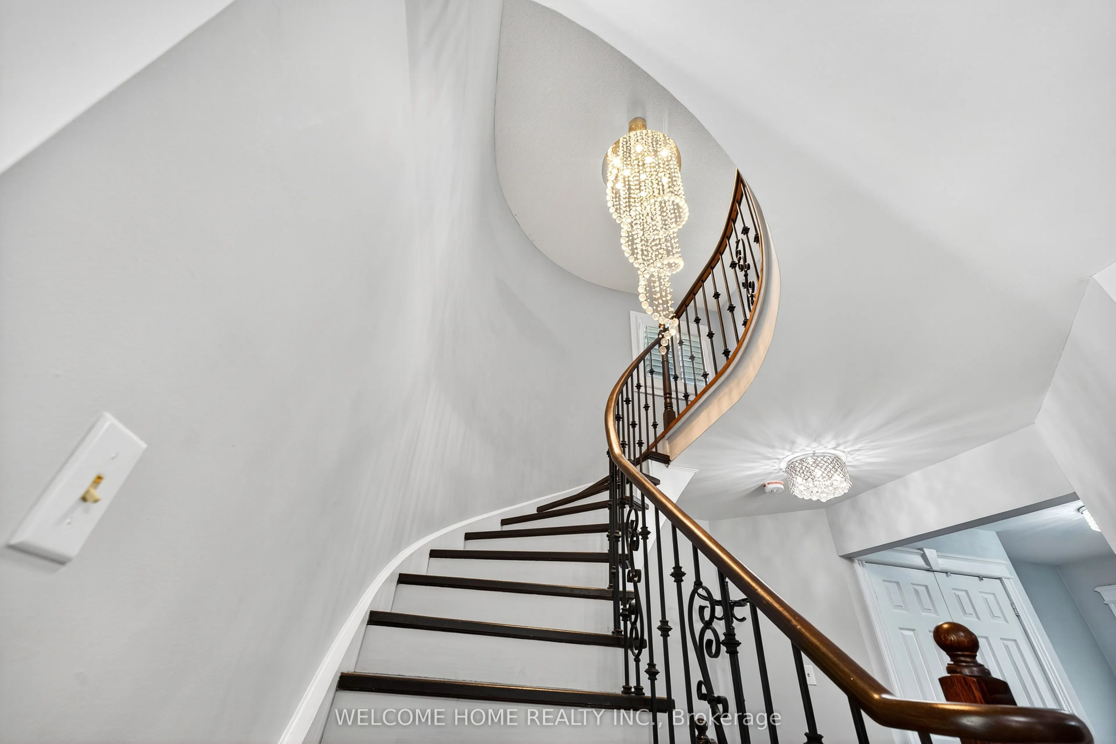 1037 Sandcliff Drive E