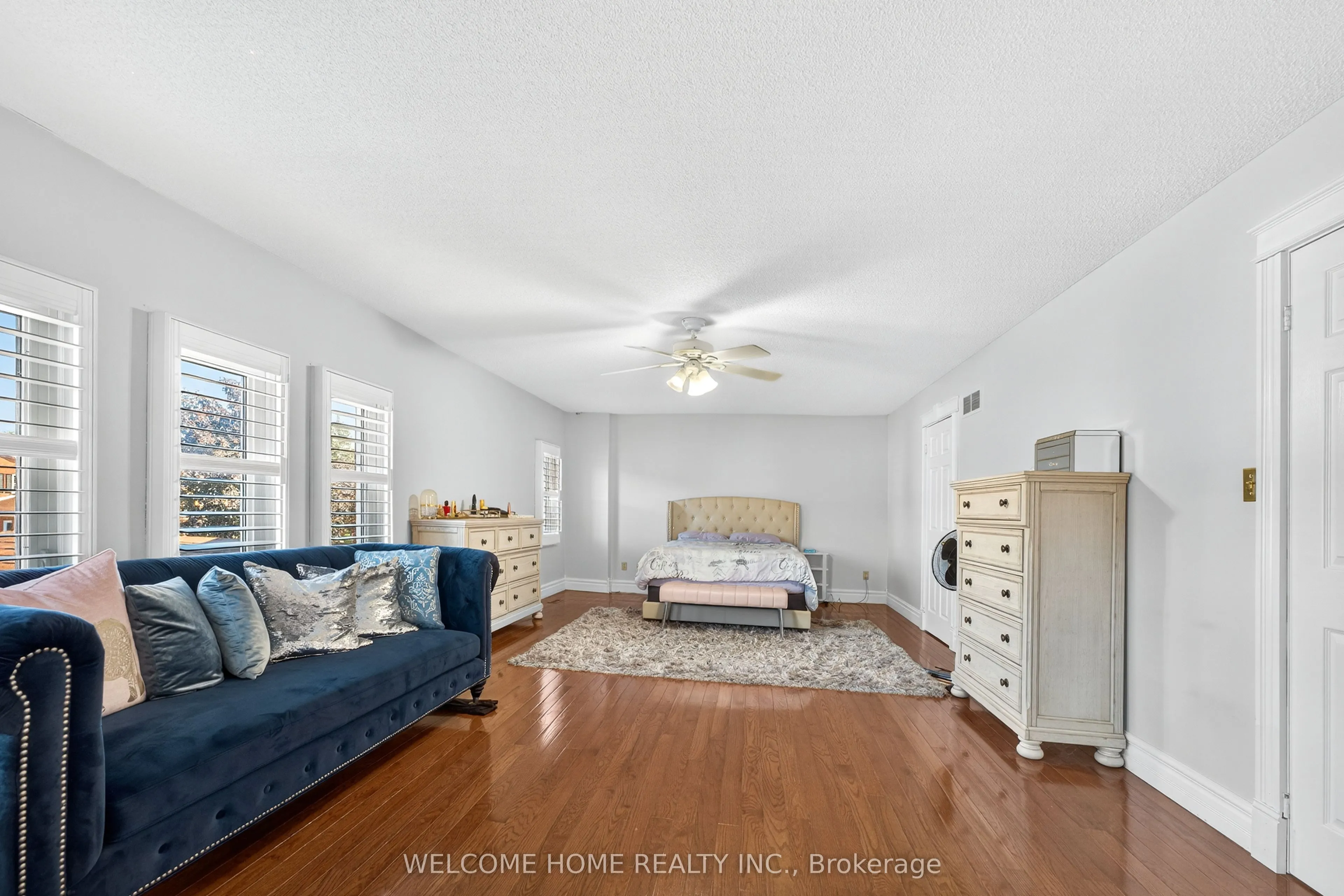 1037 Sandcliff Drive E