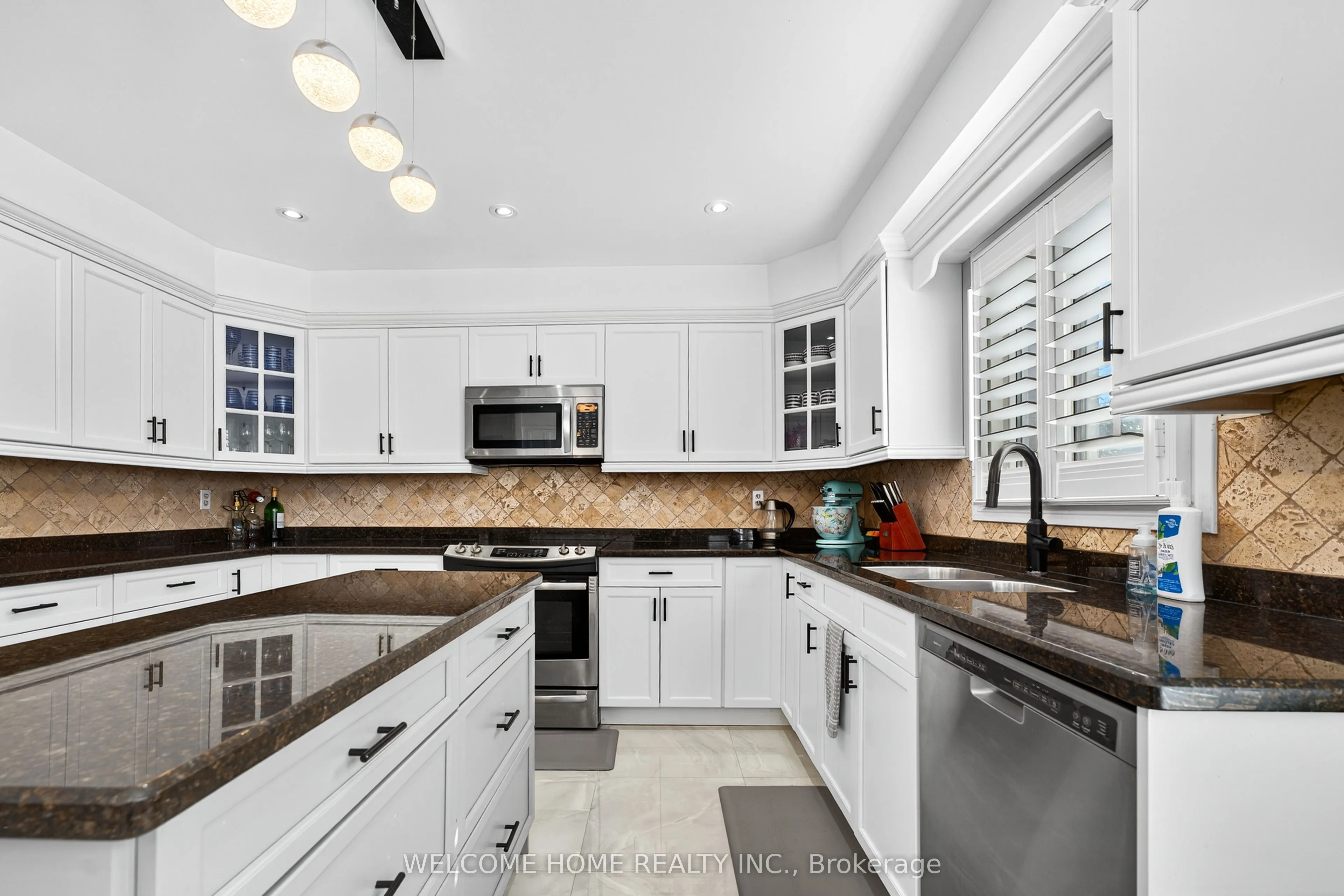 1037 Sandcliff Drive E