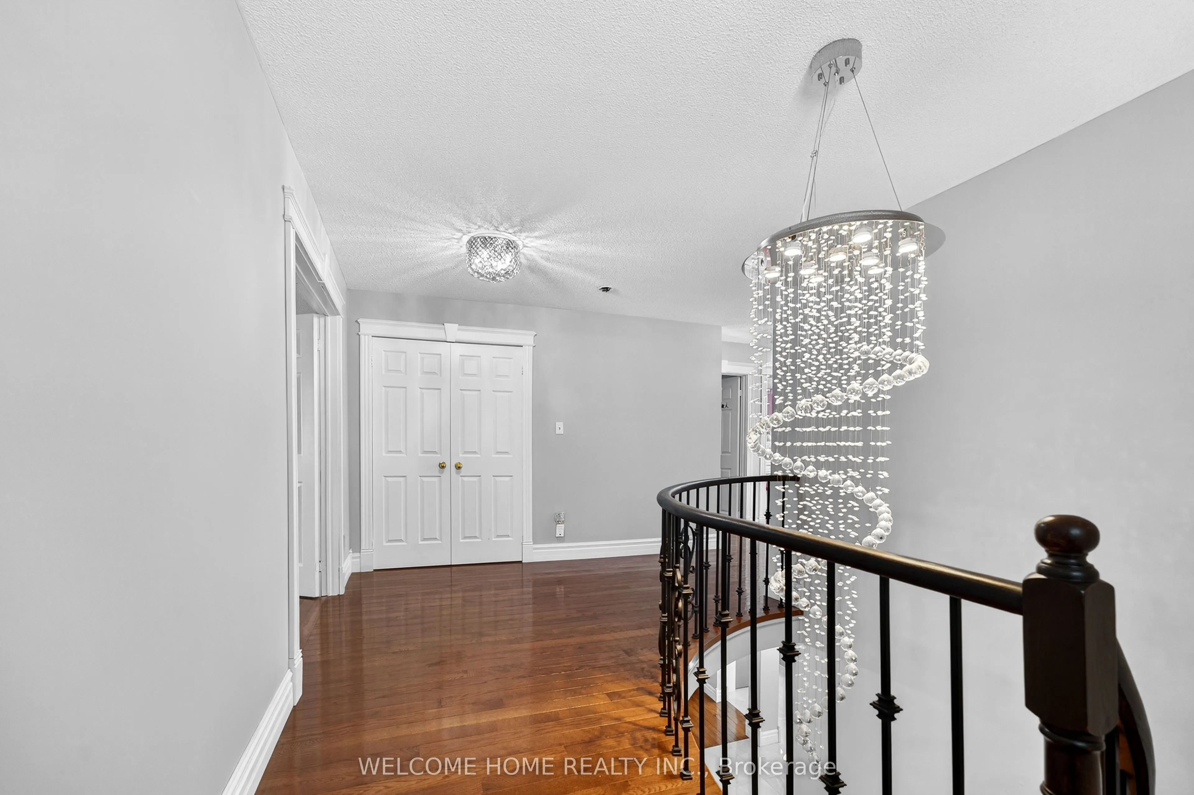 1037 Sandcliff Drive E