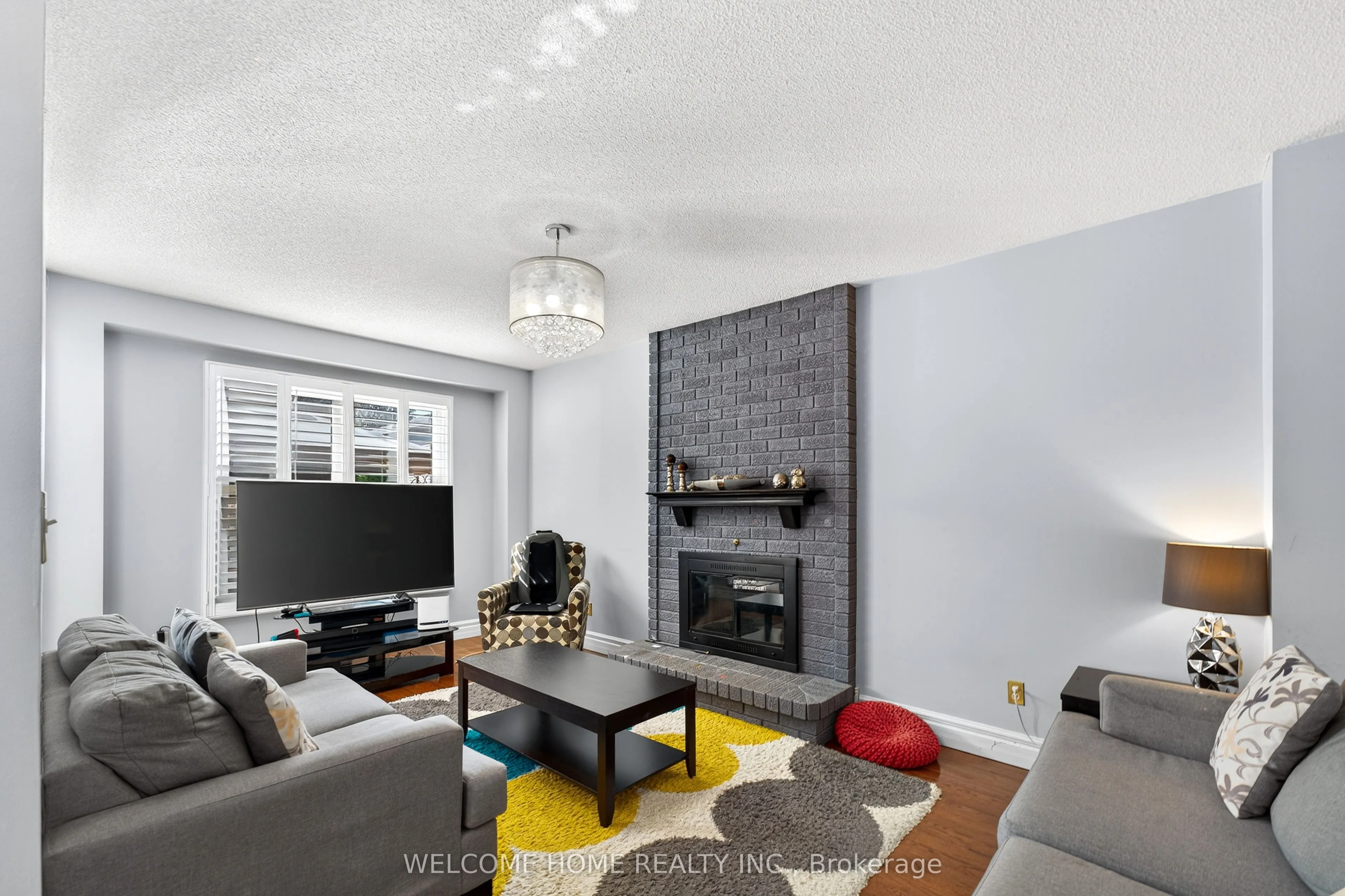 1037 Sandcliff Drive E