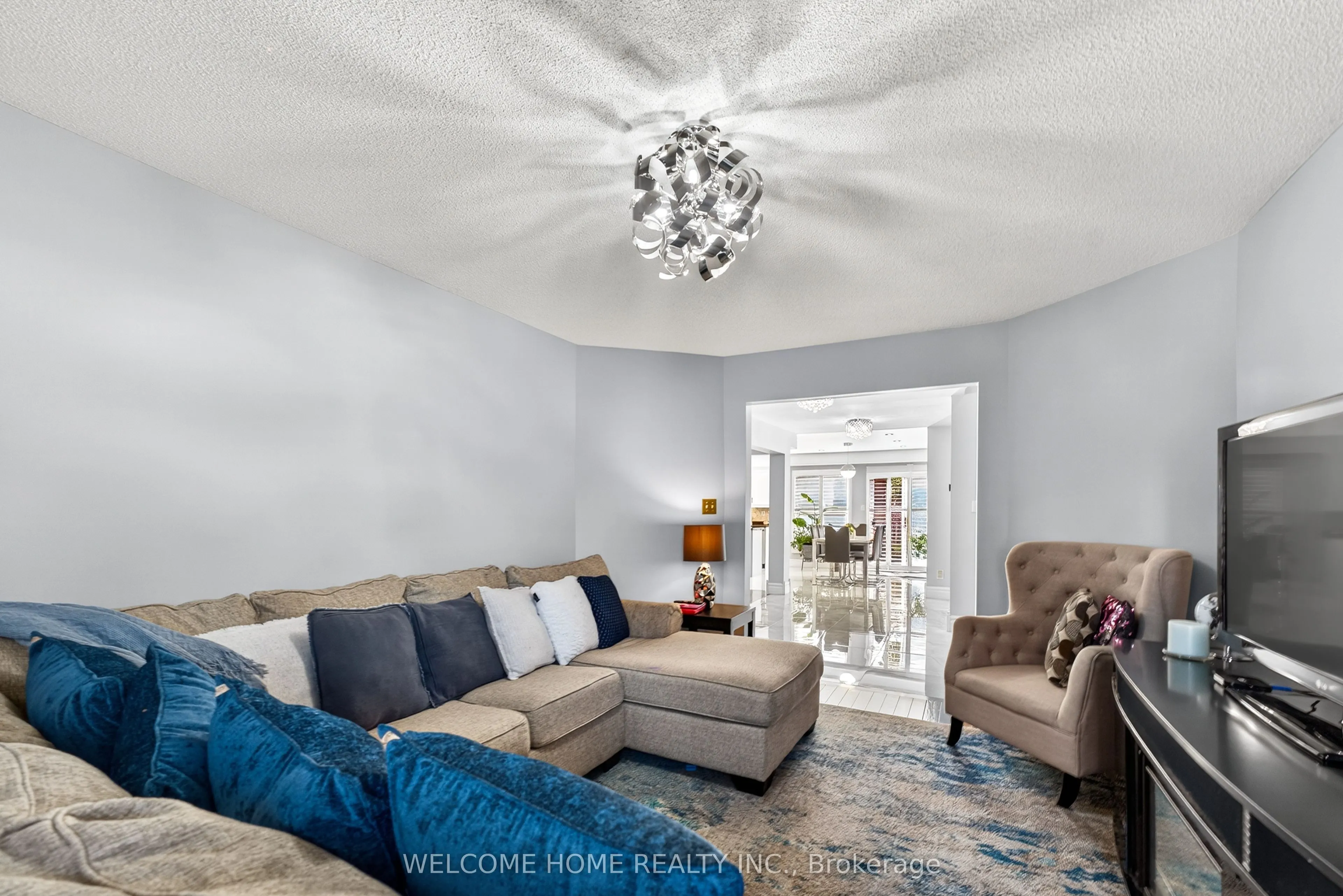 1037 Sandcliff Drive E