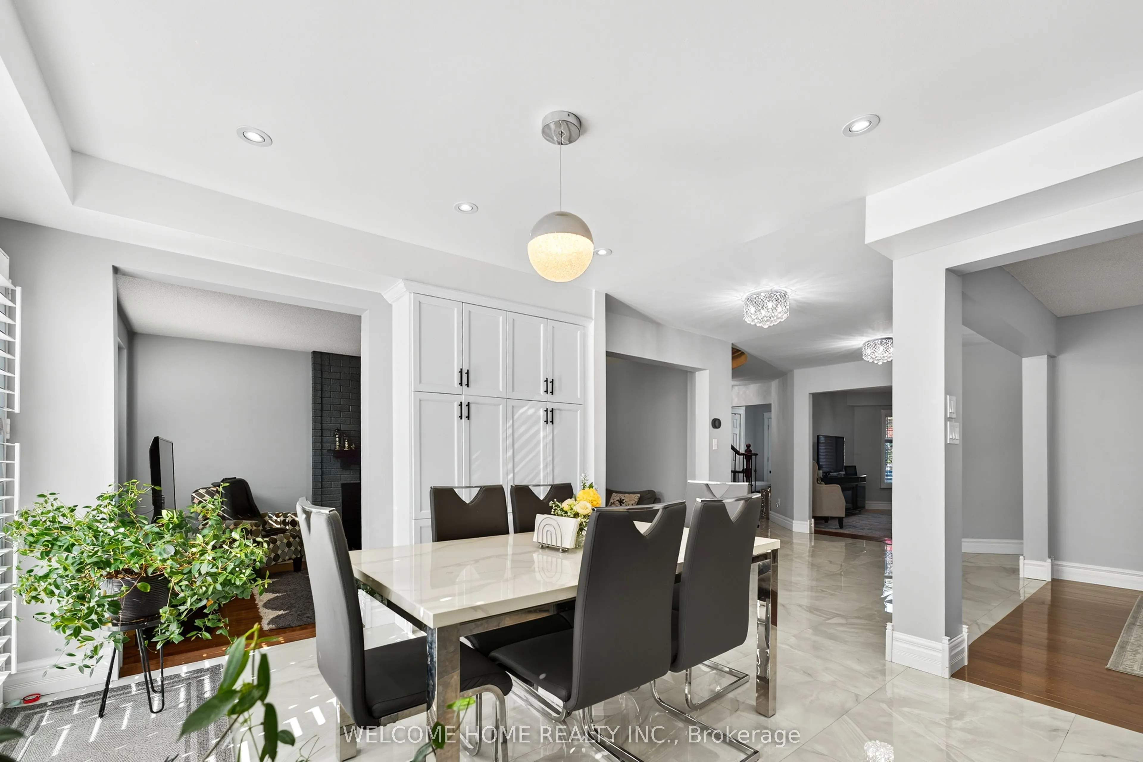 1037 Sandcliff Drive E