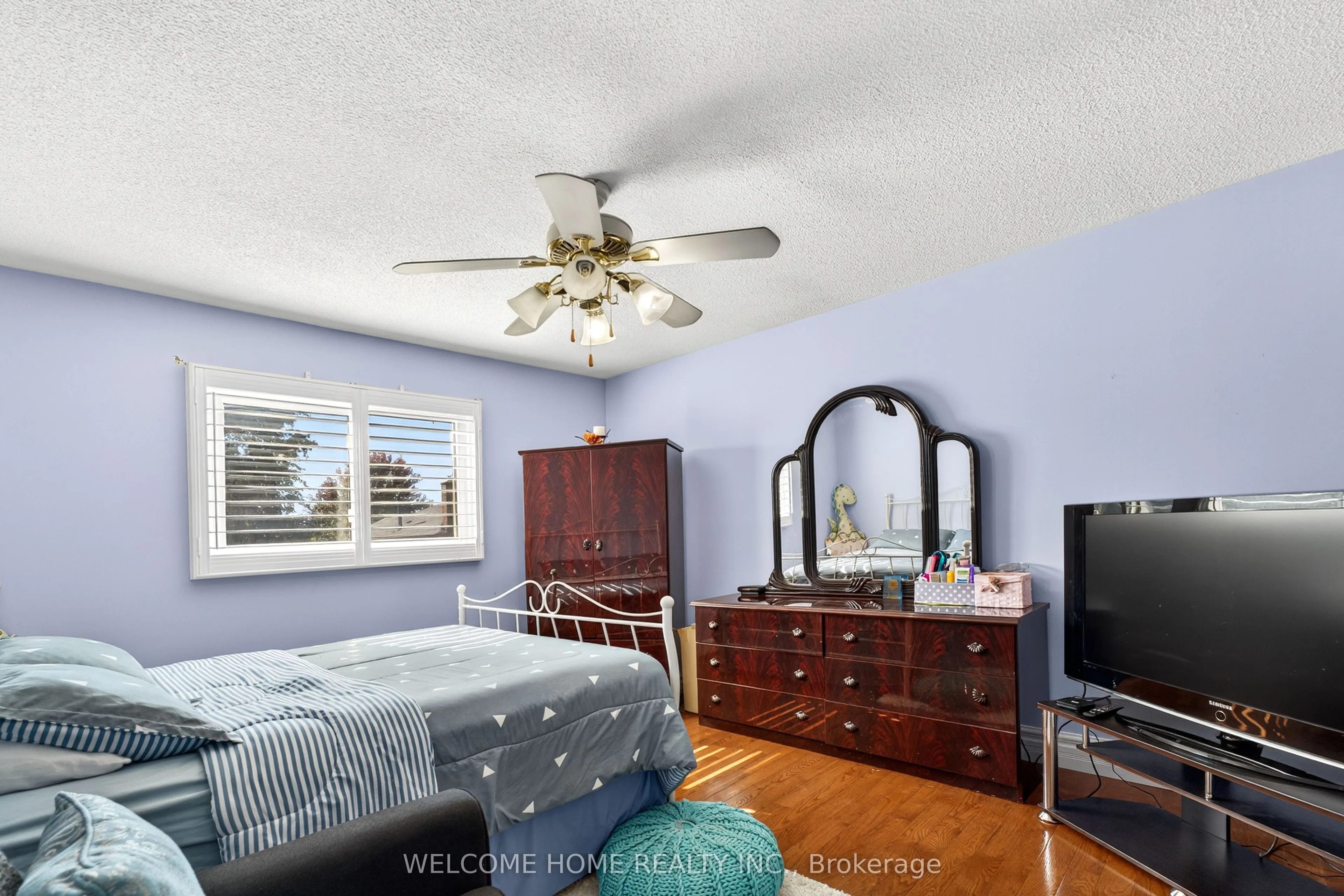 1037 Sandcliff Drive E