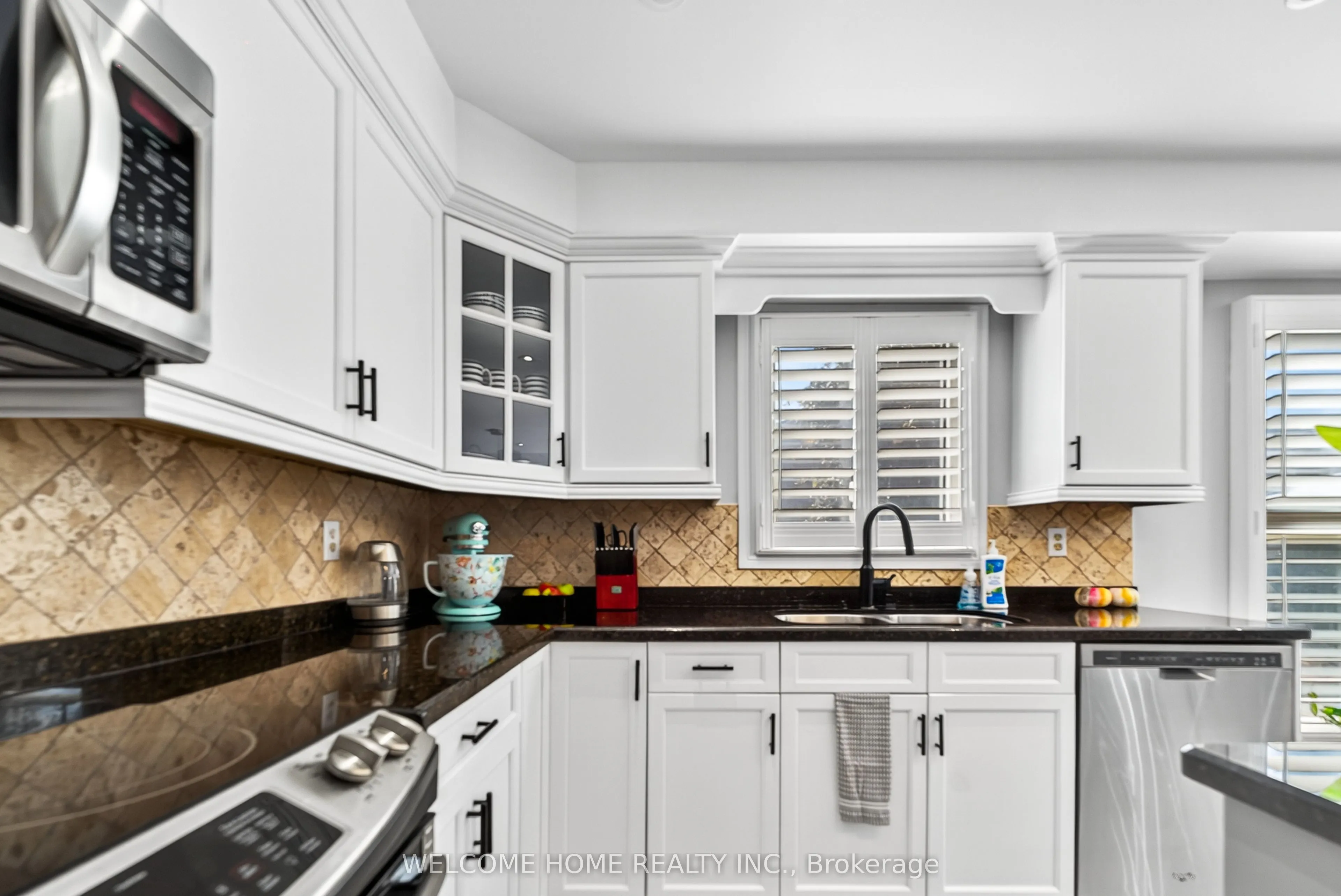 1037 Sandcliff Drive E