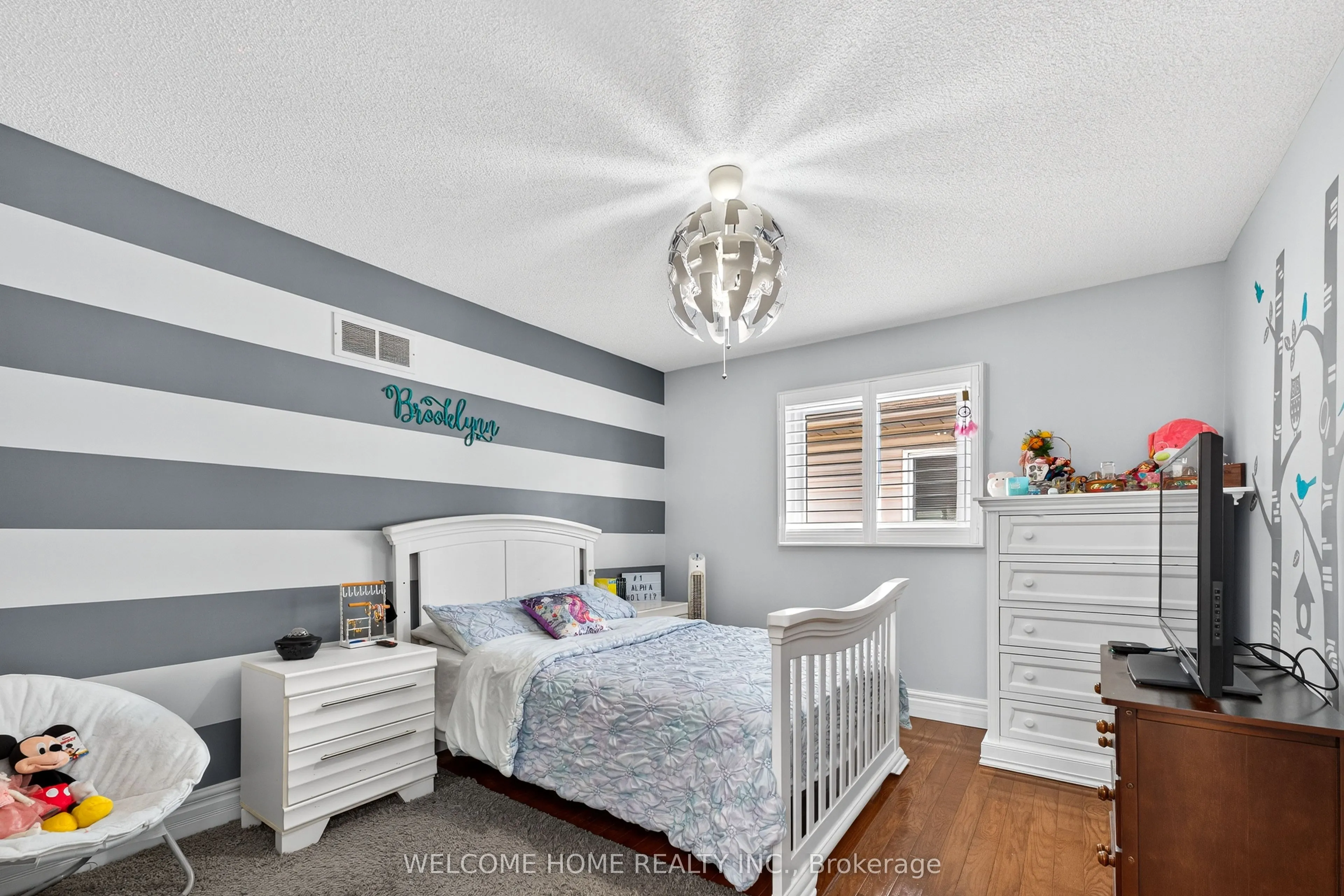 1037 Sandcliff Drive E