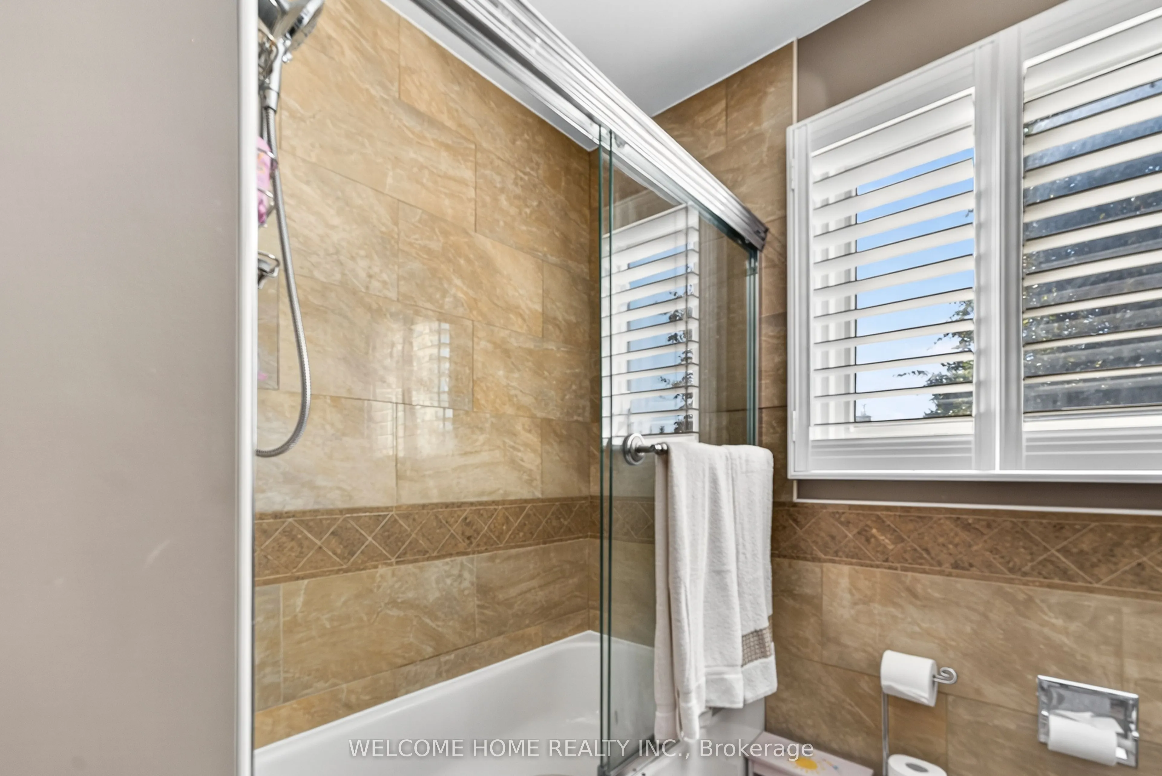 1037 Sandcliff Drive E