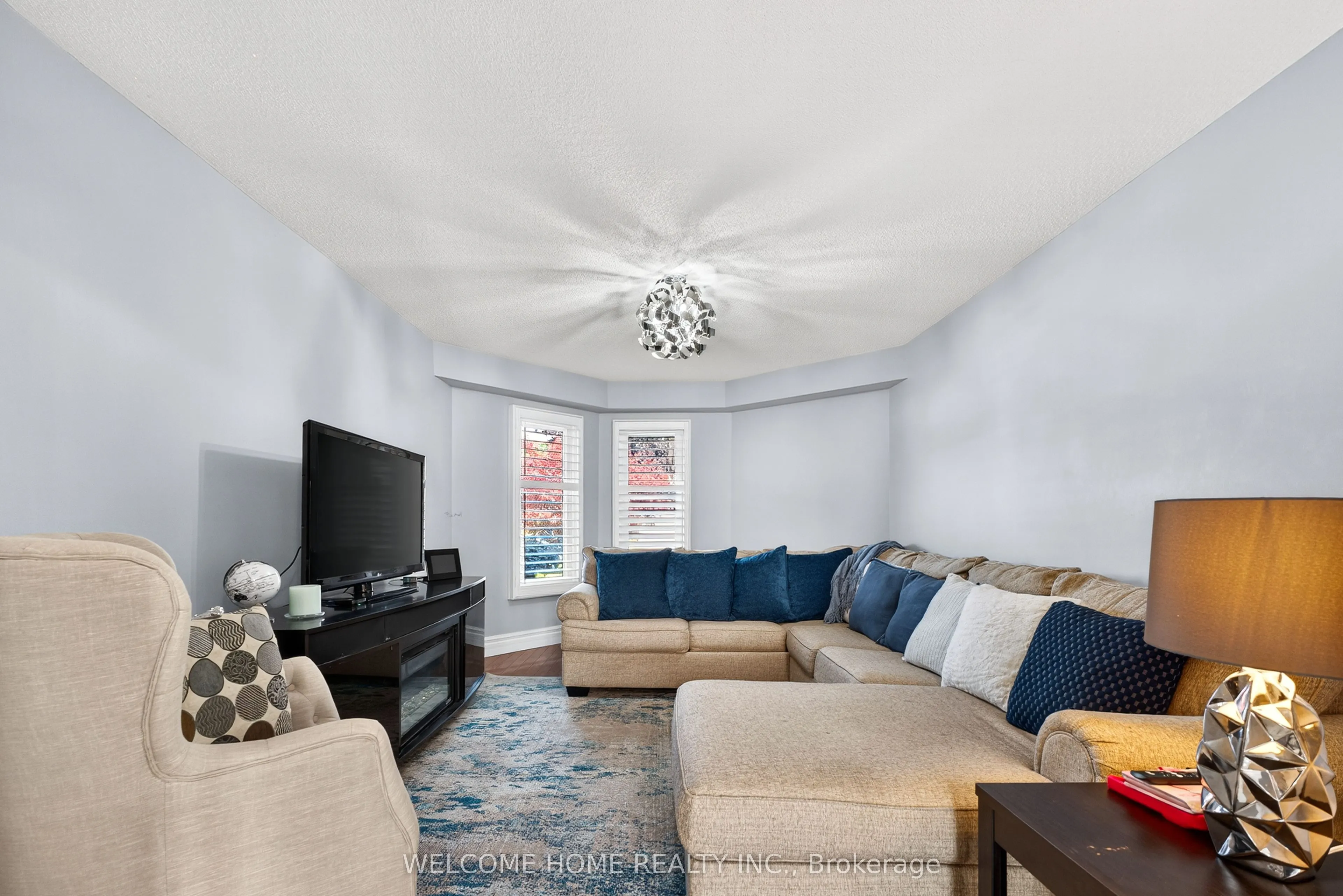 1037 Sandcliff Drive E