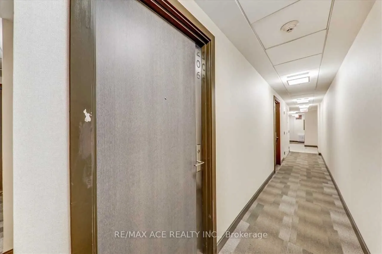 1960 Queens Street, #206