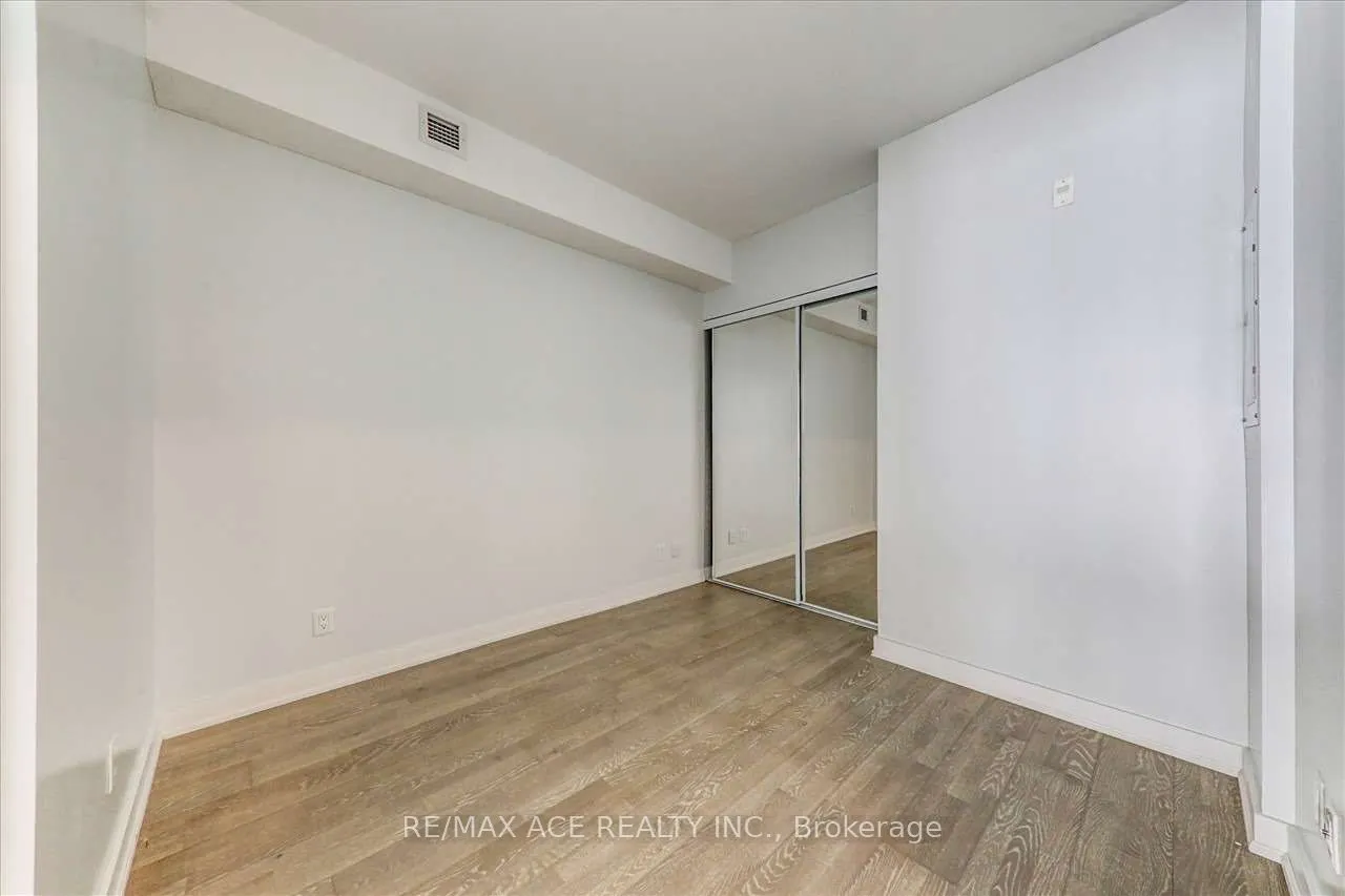 1960 Queens Street, #206