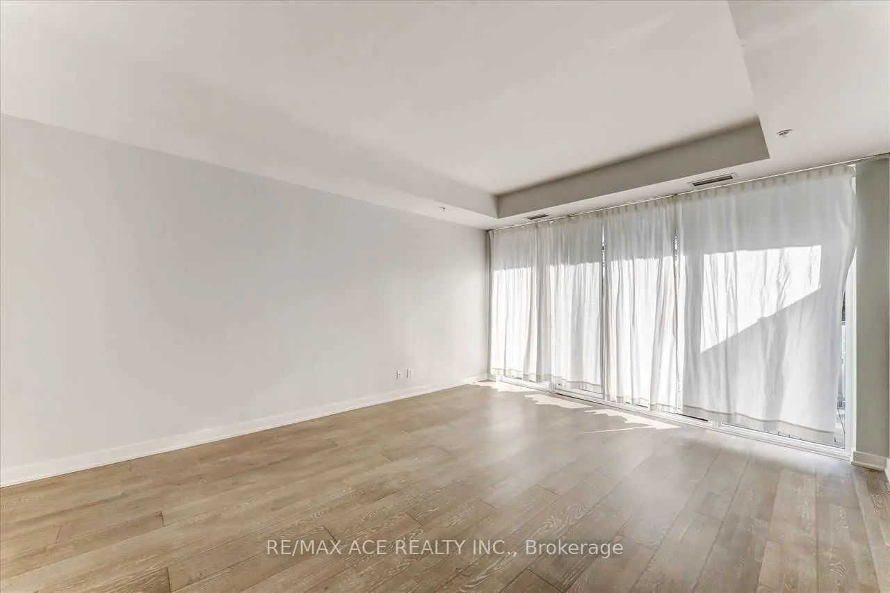 1960 Queens Street, #206