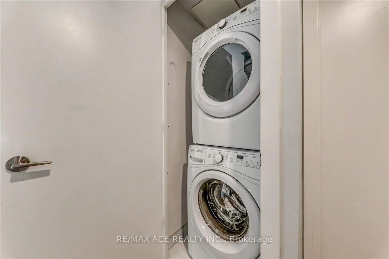 1960 Queens Street, #206