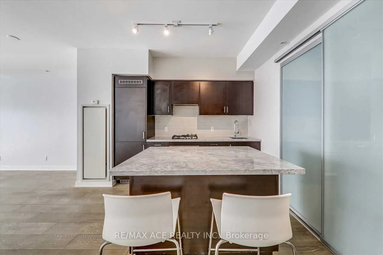 1960 Queens Street, #206