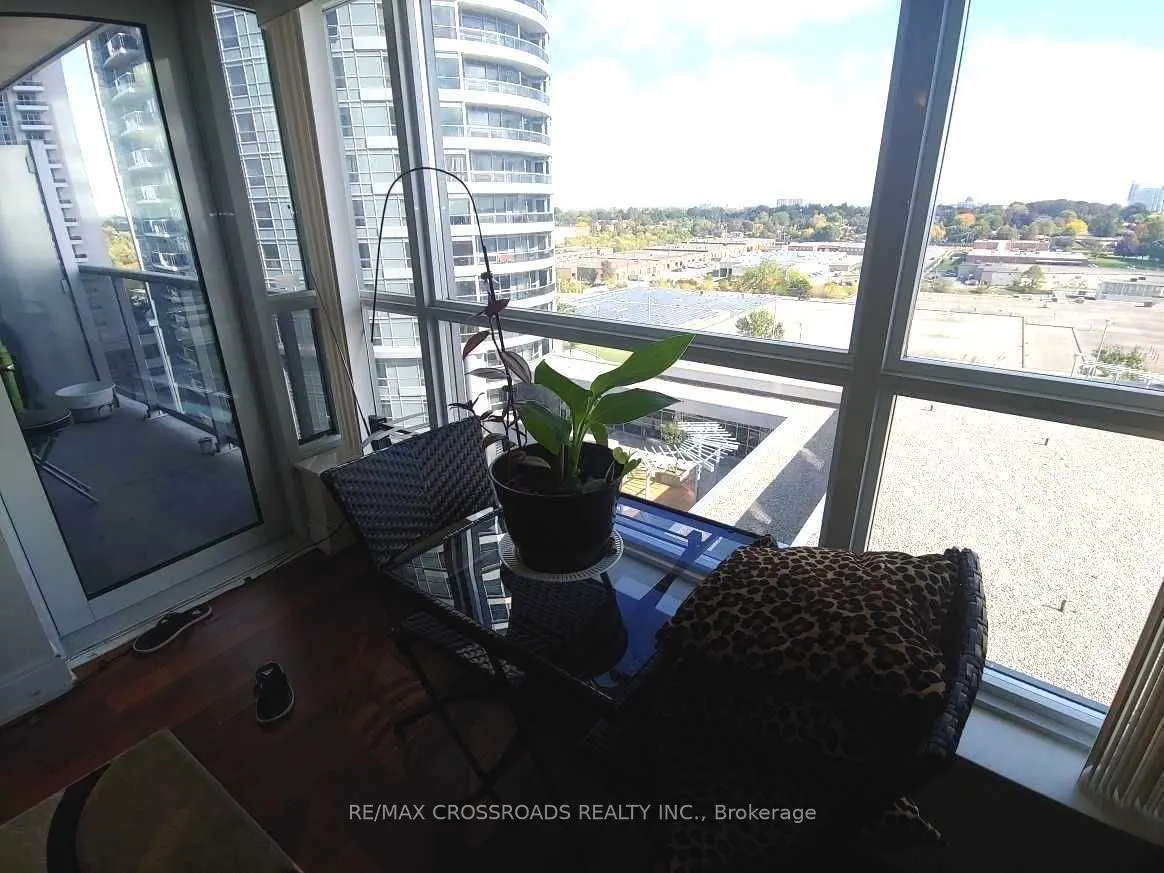 125 Village Green Square, #1001