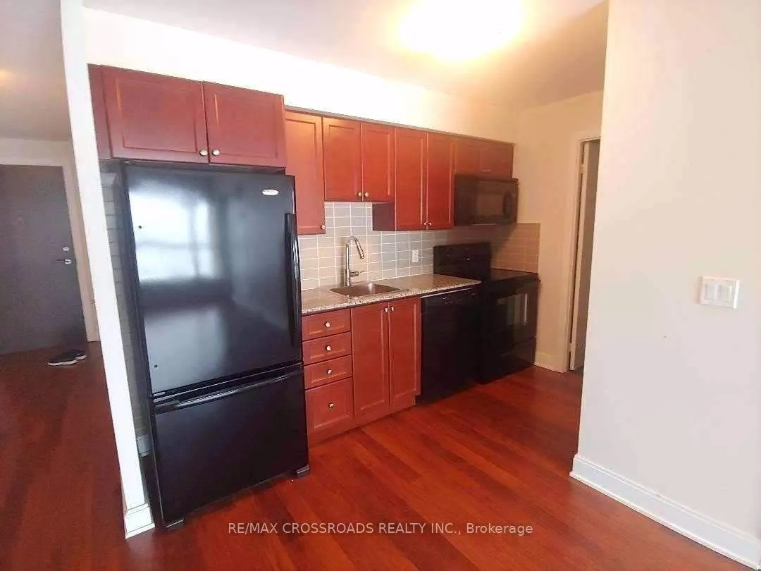 125 Village Green Square, #1001